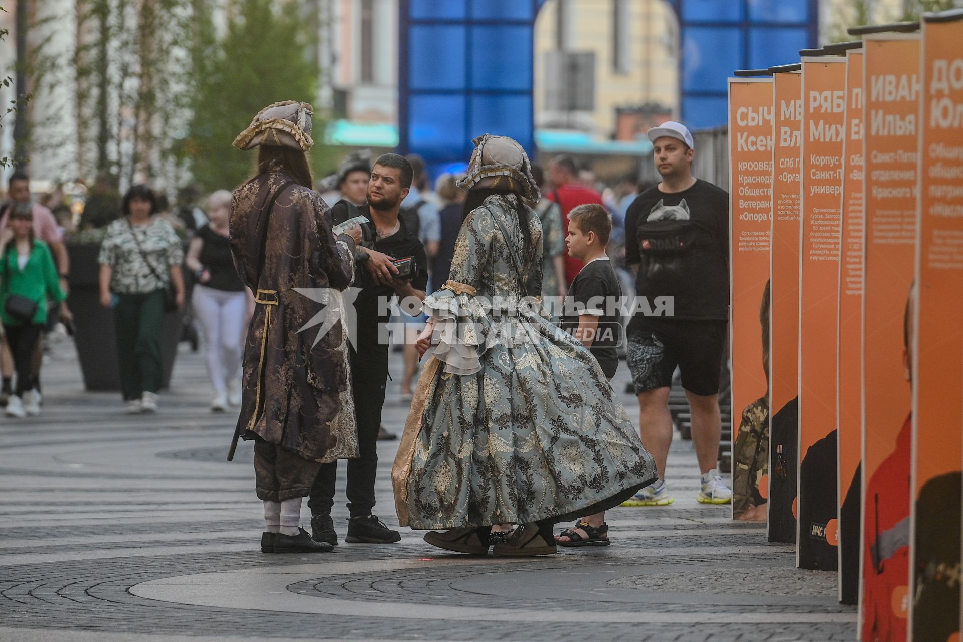 Ряженые аниматоры в Петербурге