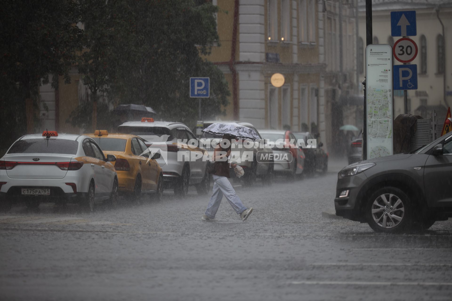 Сильный дождь в Москве