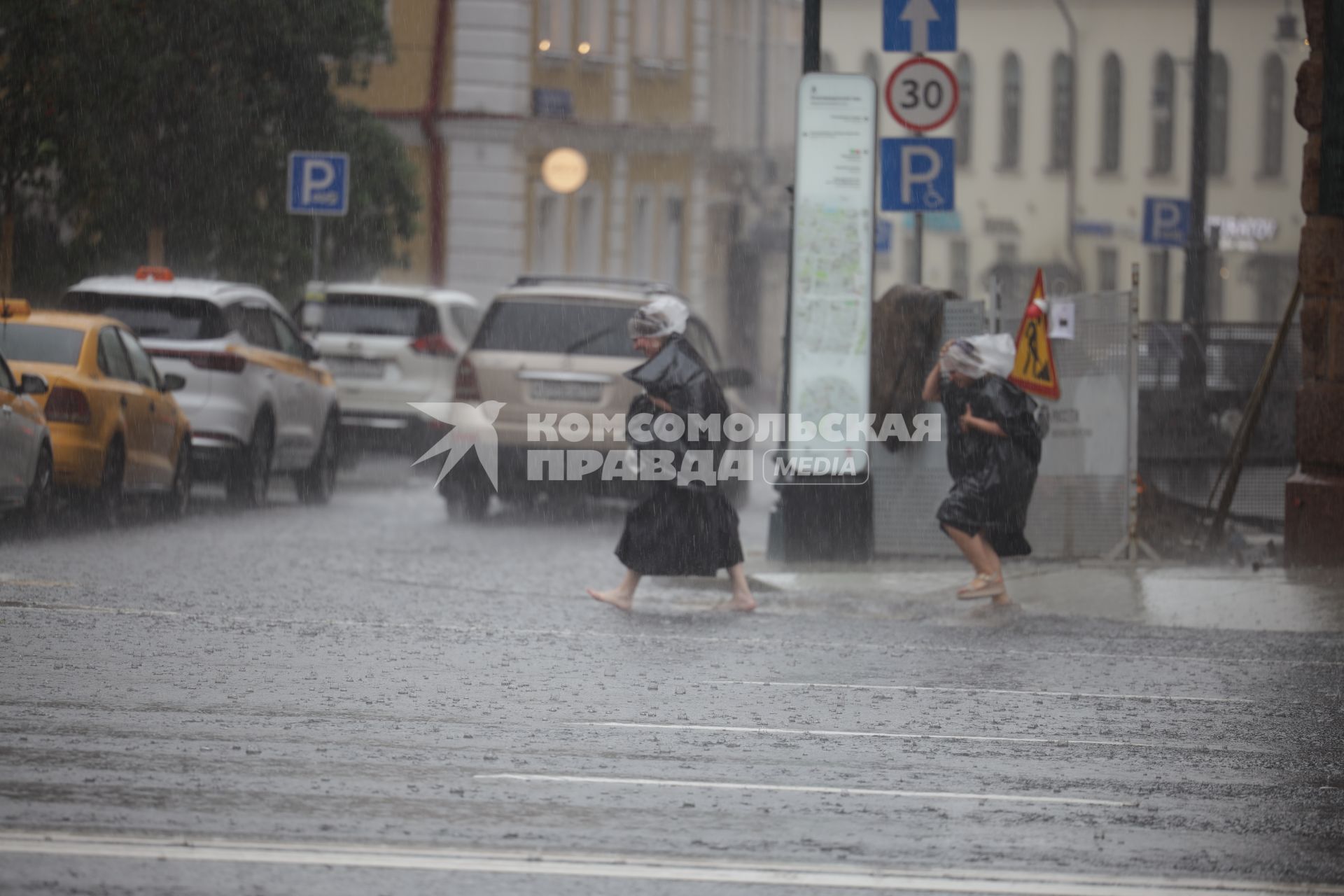 Сильный дождь в Москве