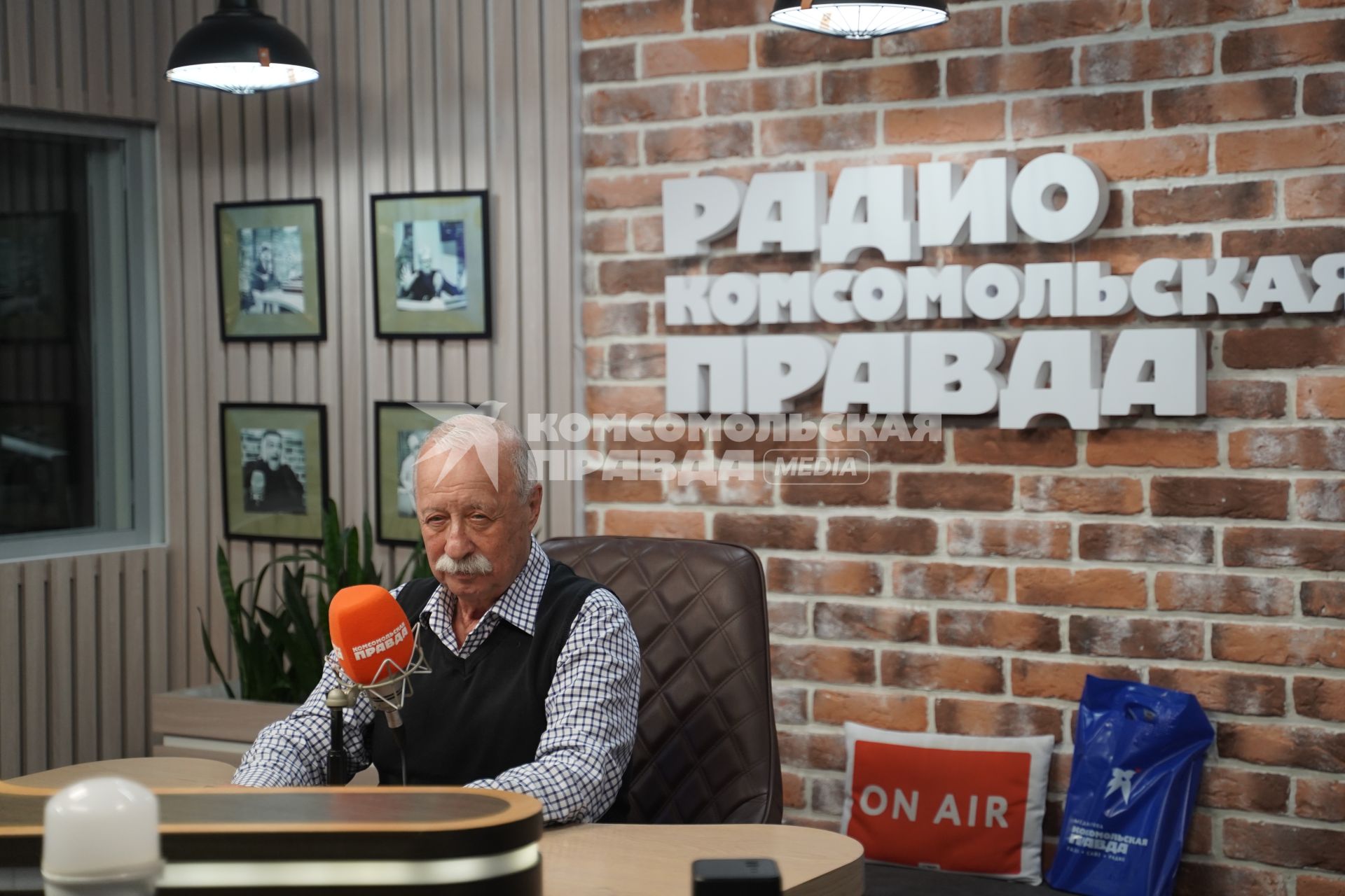 Леонид Якубович на радиостанции \"Комсомольская правда\"