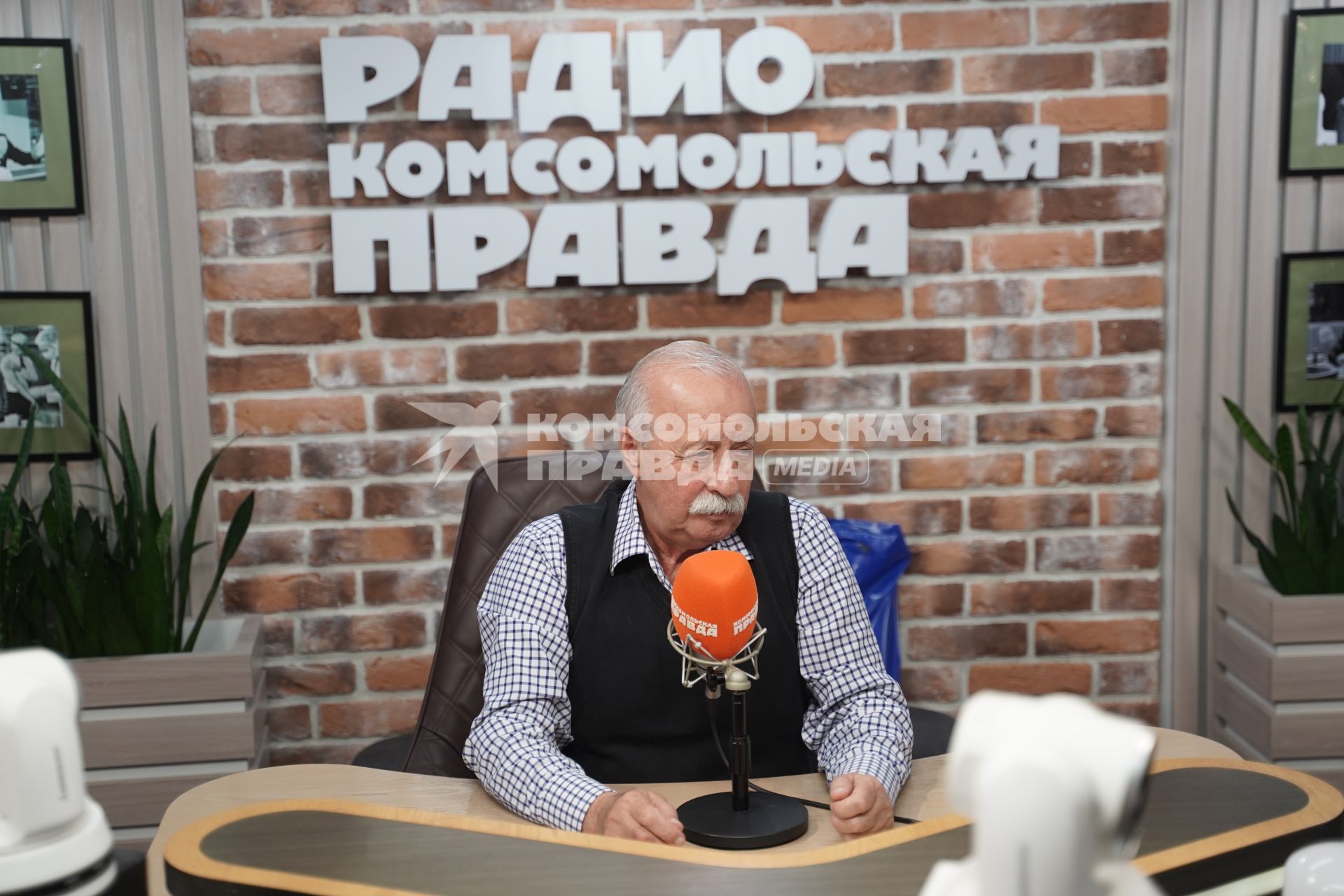 Леонид Якубович на радиостанции \"Комсомольская правда\"