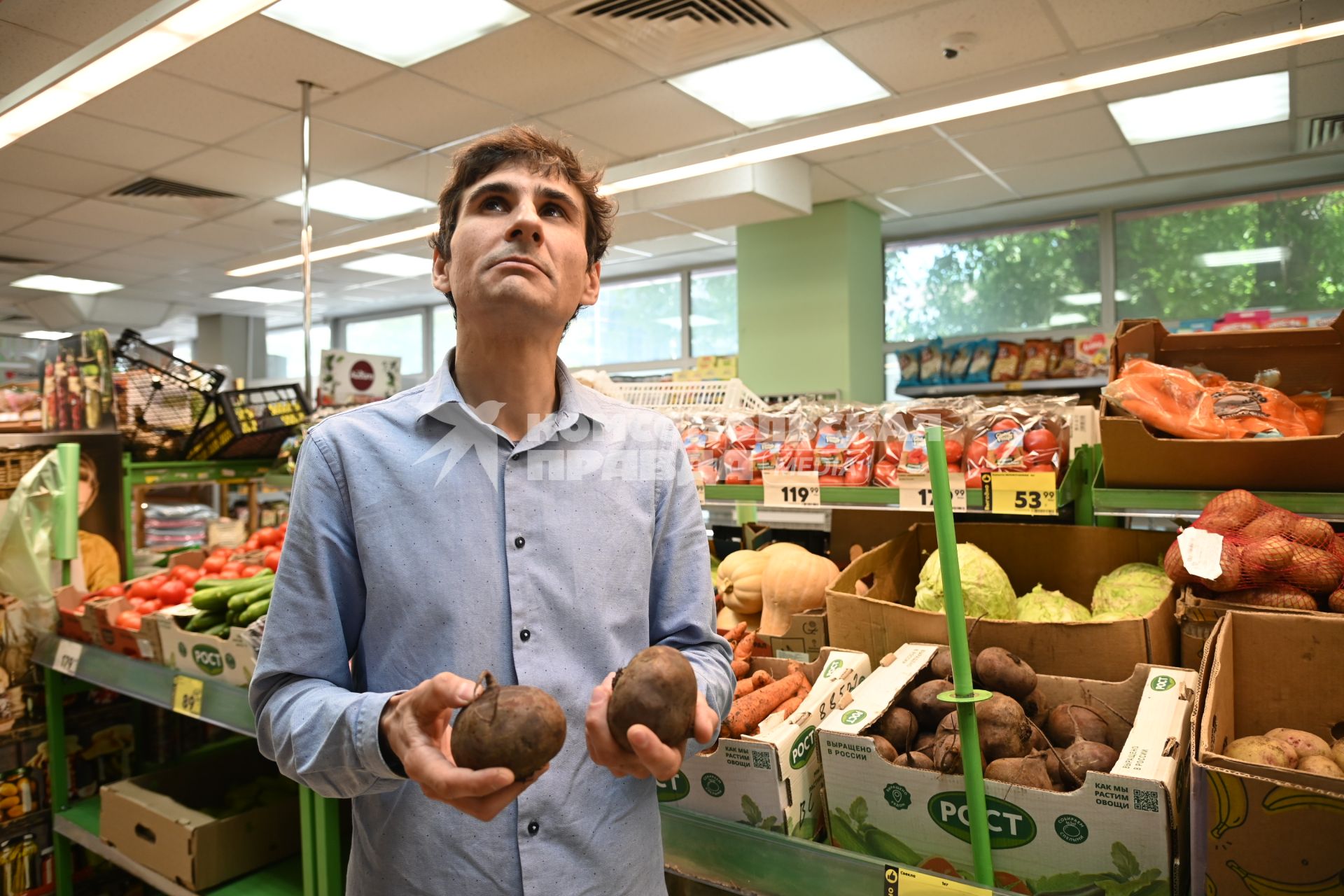 Овощи в продуктовом магазине
