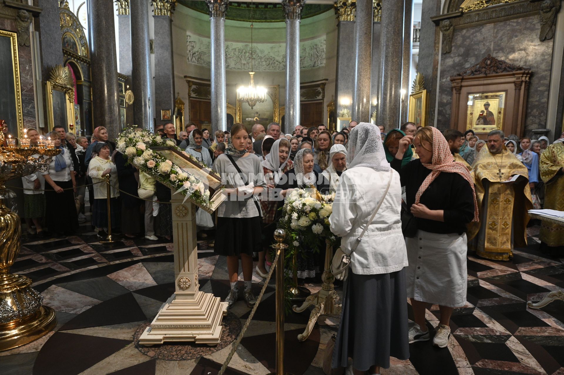 Мощи святителя Тихона прибыли в Казанский собор Санкт-Петербурга