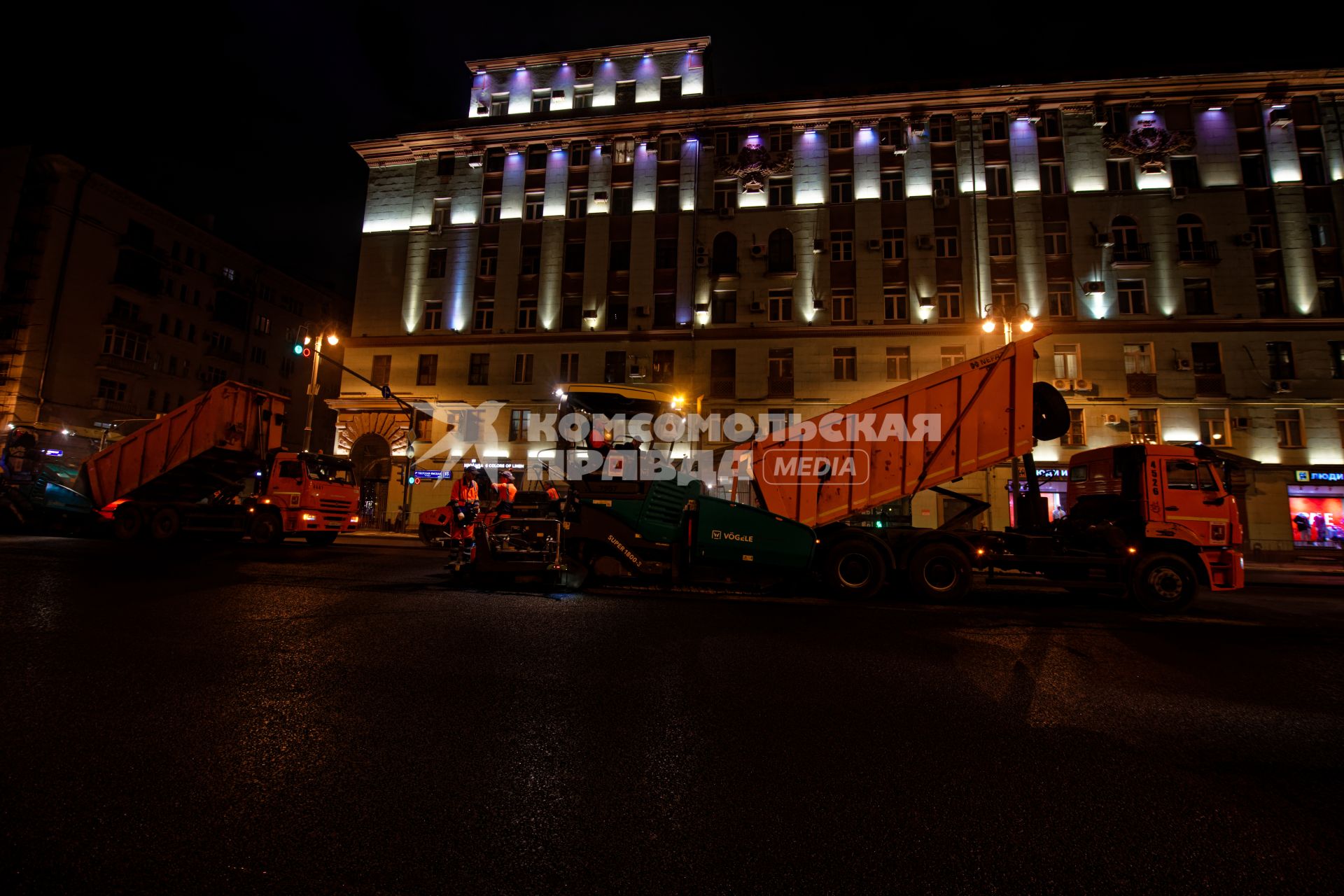 Замена асфальтового покрытия на Тверской улице