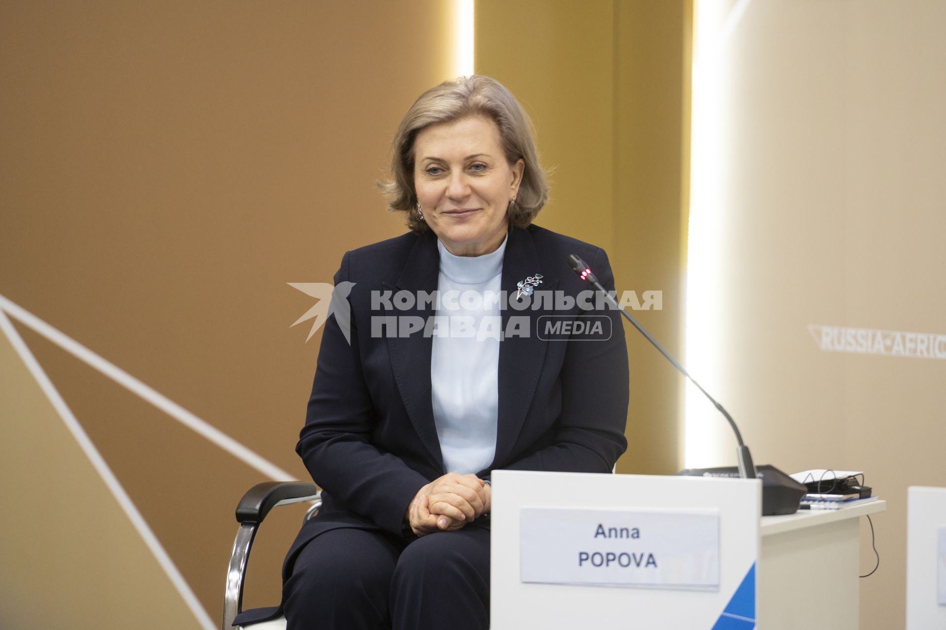 Анна Попова