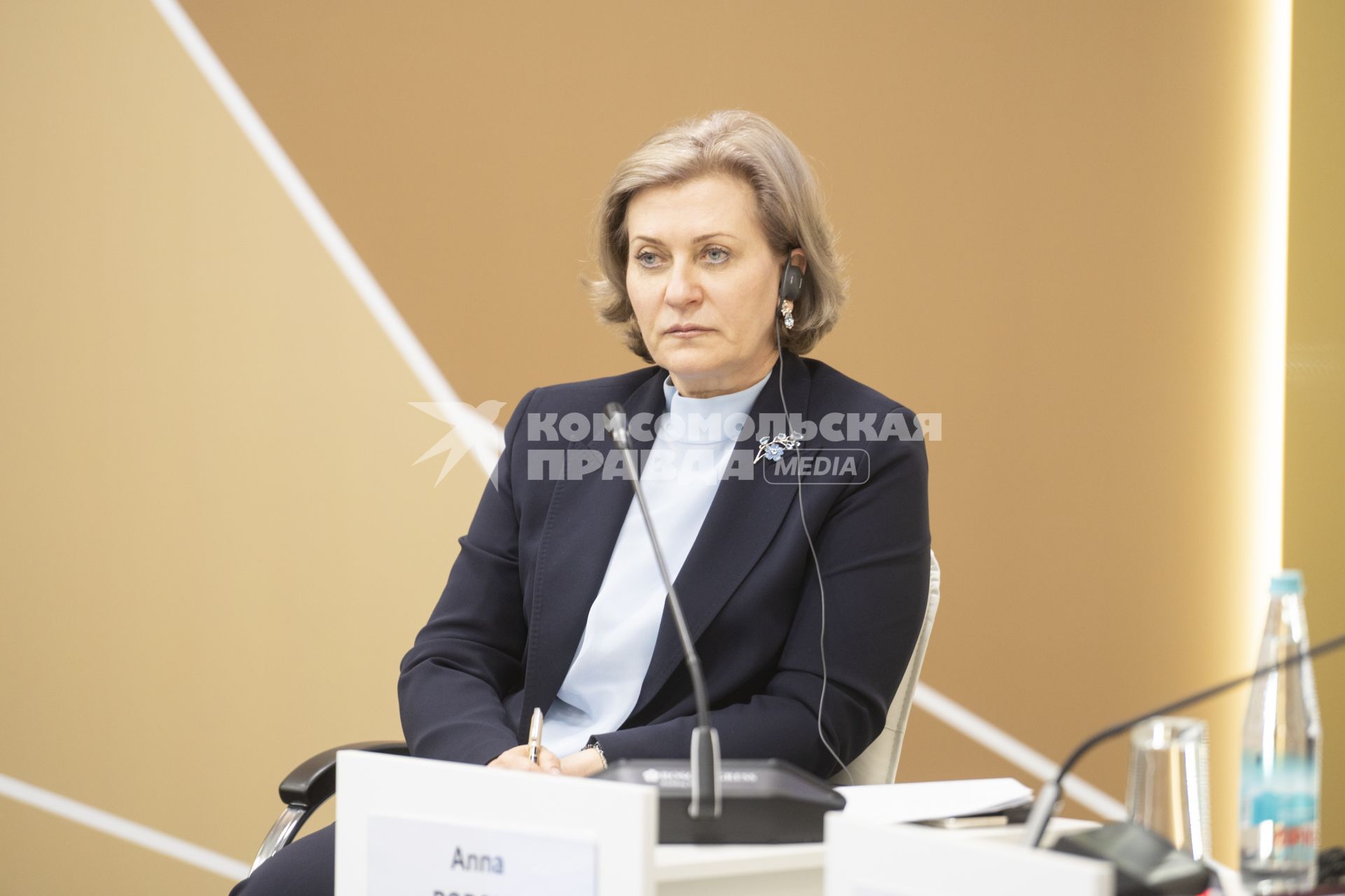 Анна Попова