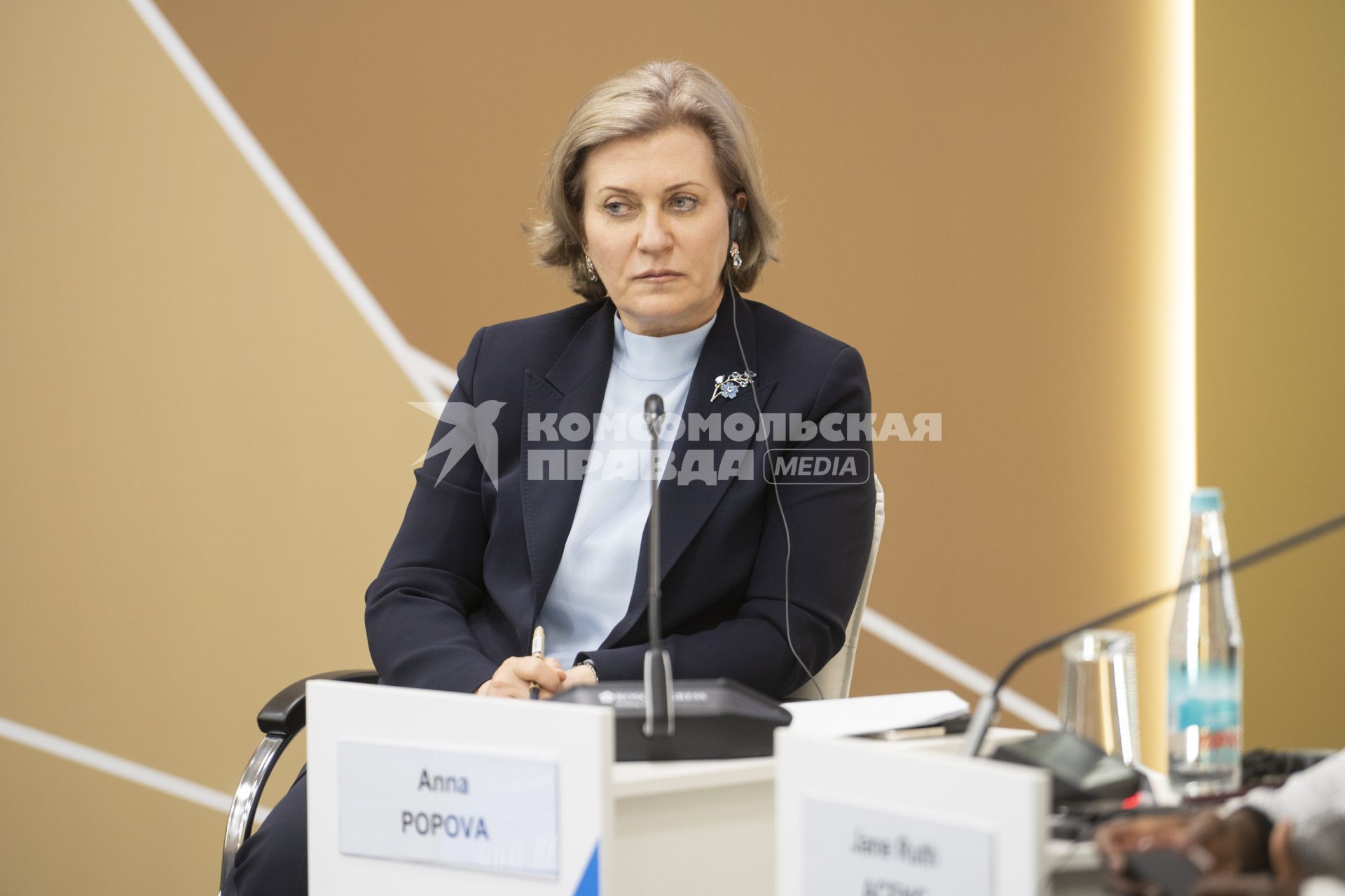 Анна Попова