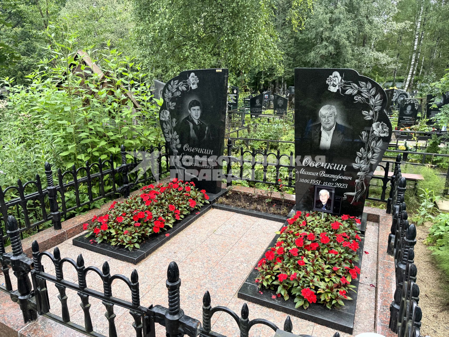 Могилы отца и брата хоккеиста Александра Овечкина на Долгопрудненском кладбище