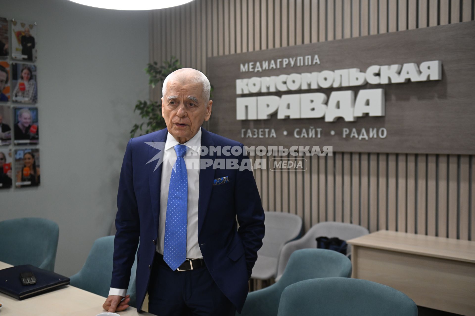 Геннадий Онищенко в редакции Комсомольской правды\"