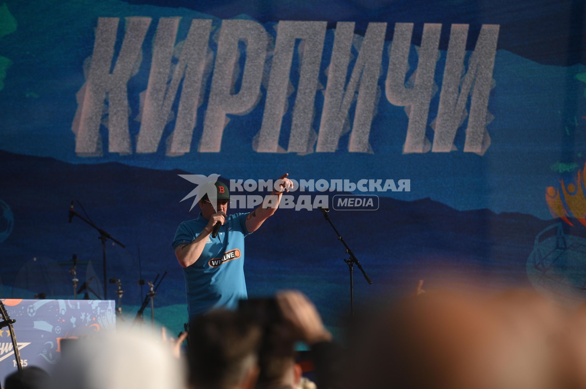 Открытая тренировка ФК Зенит на Дворцовой площади в Петербурге
