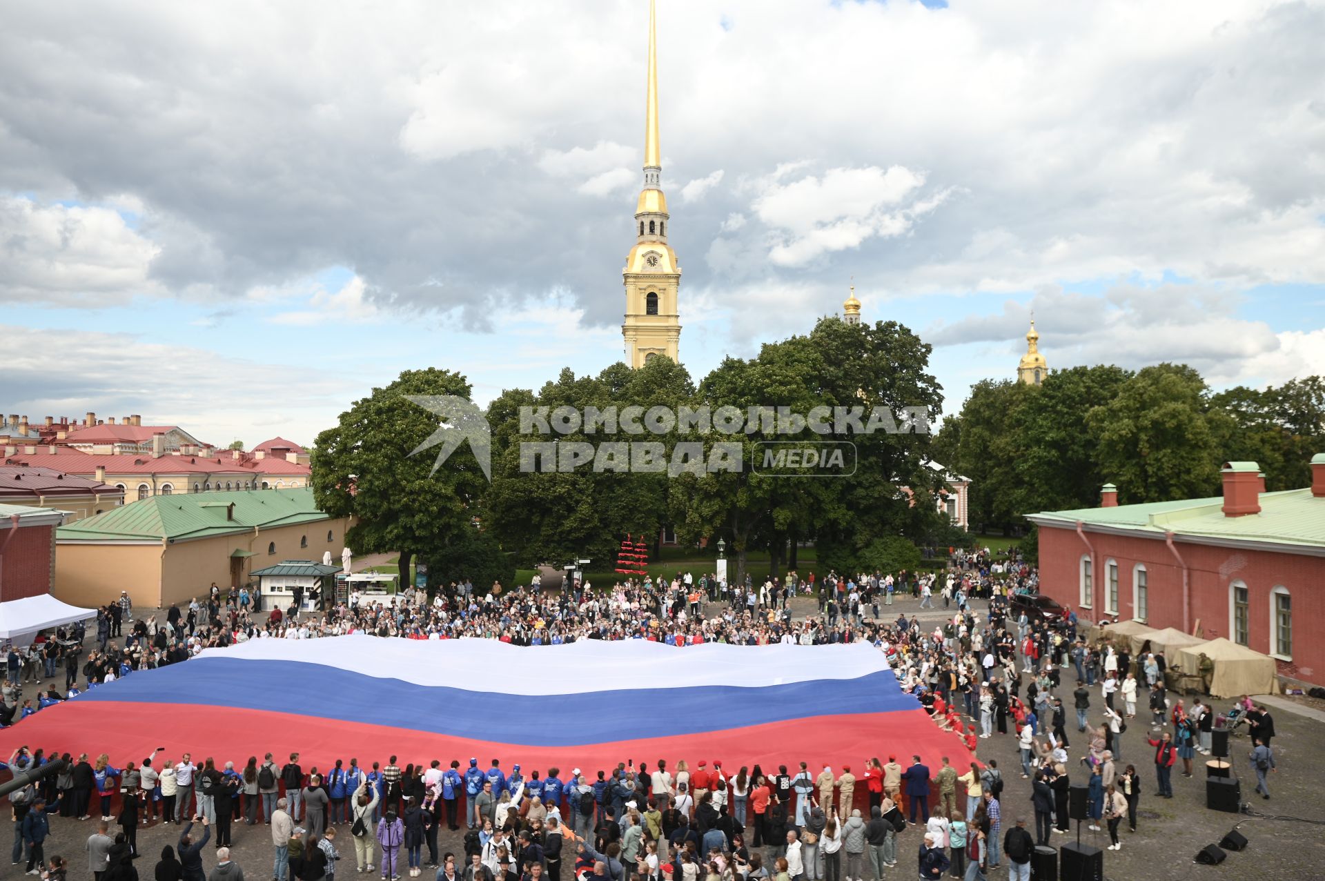Празднование дня флага России в Санкт-Петербурге