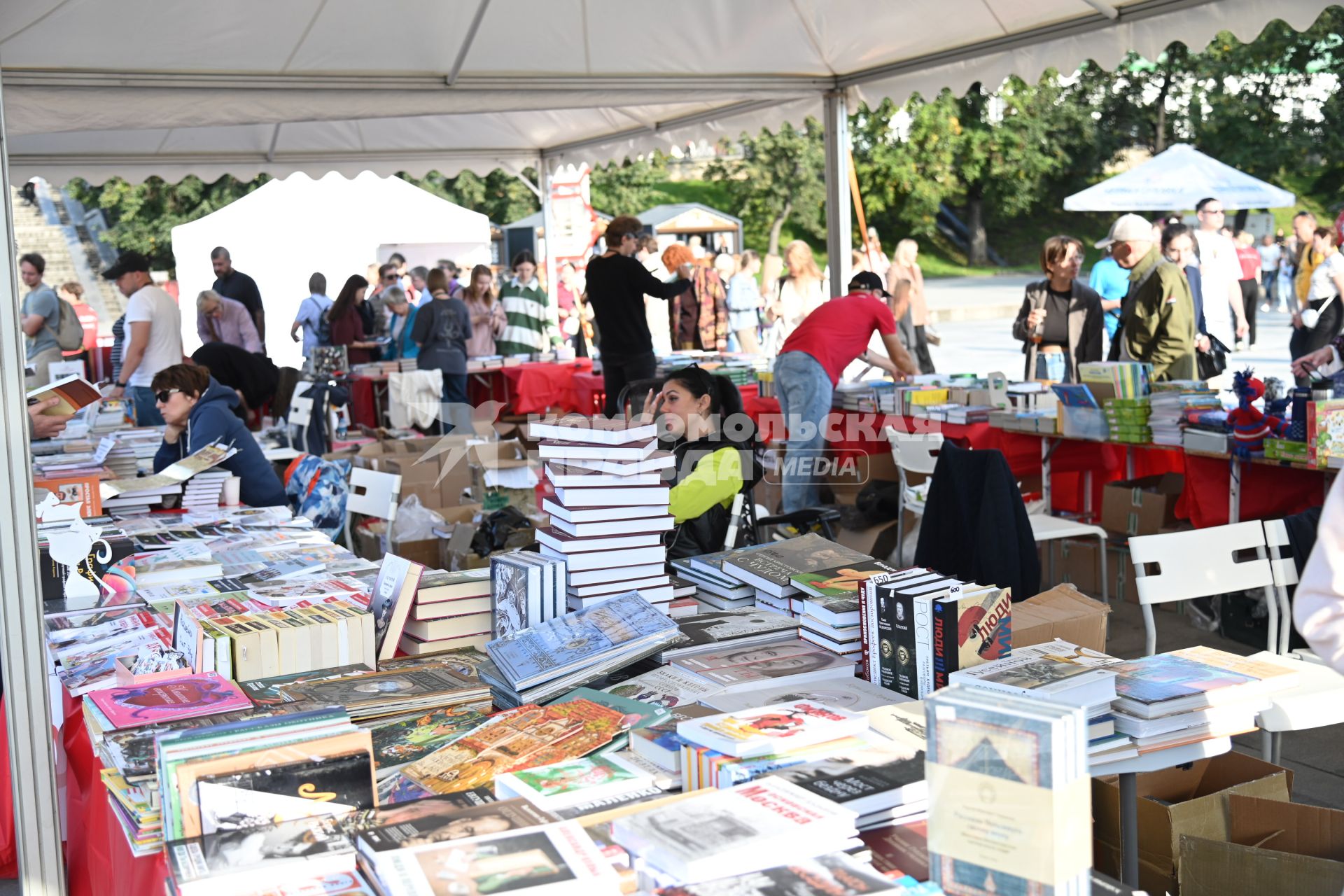 Книжный фестиваль Красная строка\" в Екатеринбурге