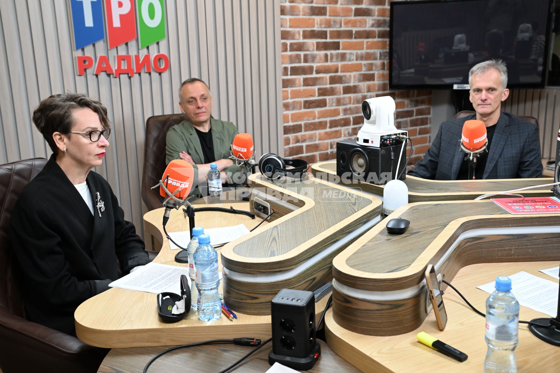 Татьяна Восковская,  Сергей  Кайкин и Денис Давыдов на радиостанции Комсомольская правда\"