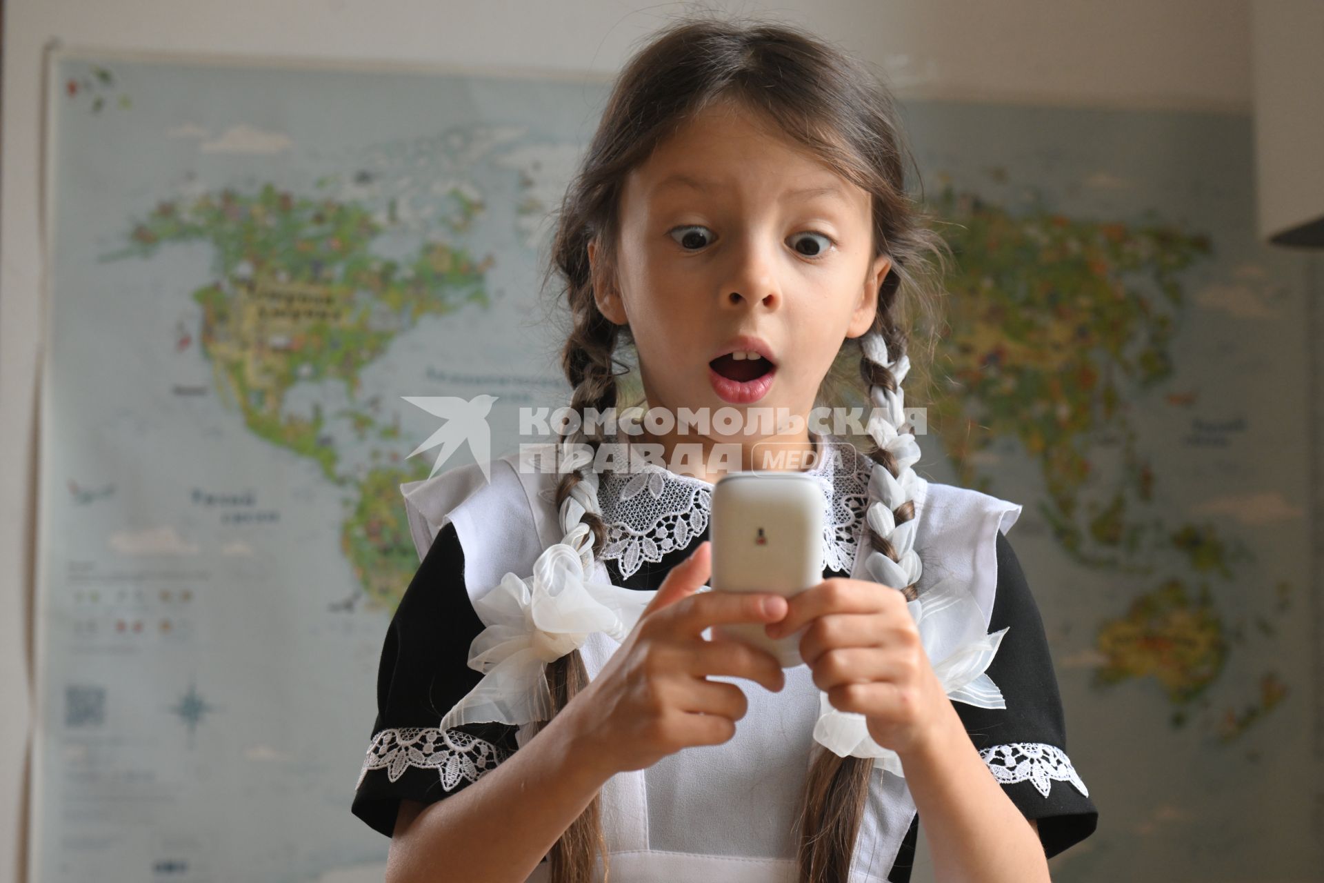 Первоклассница готовится к 1 сентября
