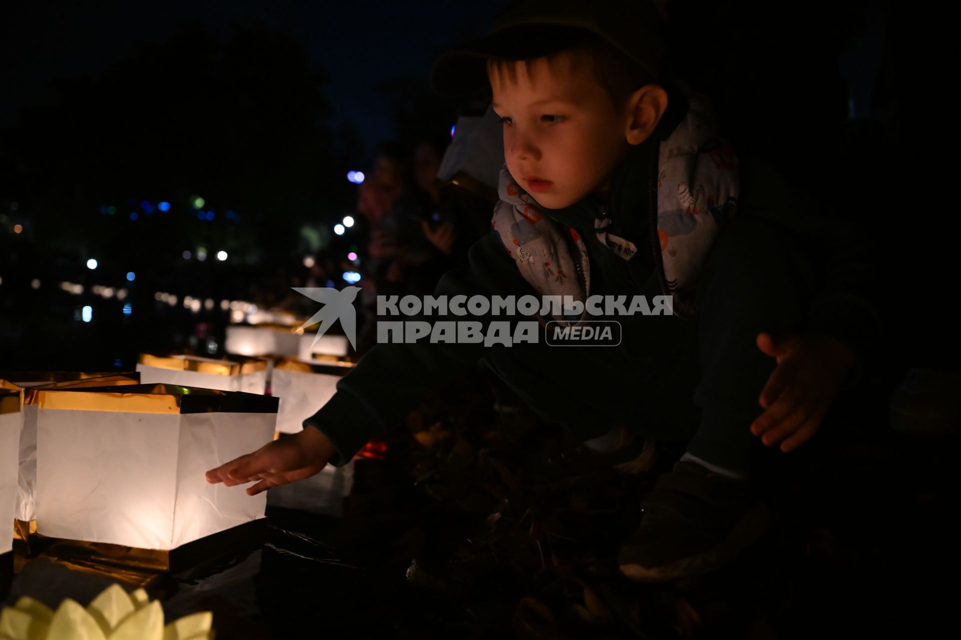 Фестиваль водных фонариков в Москве