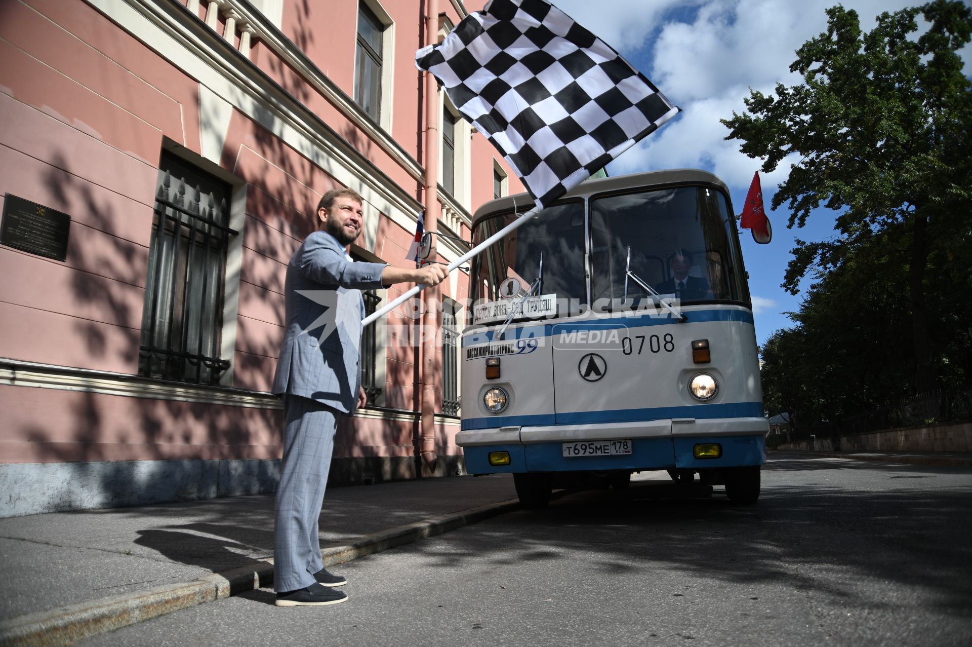 Ретроавтопробег автобусов Ленинградский рейс\" в Санкт-Петербурге