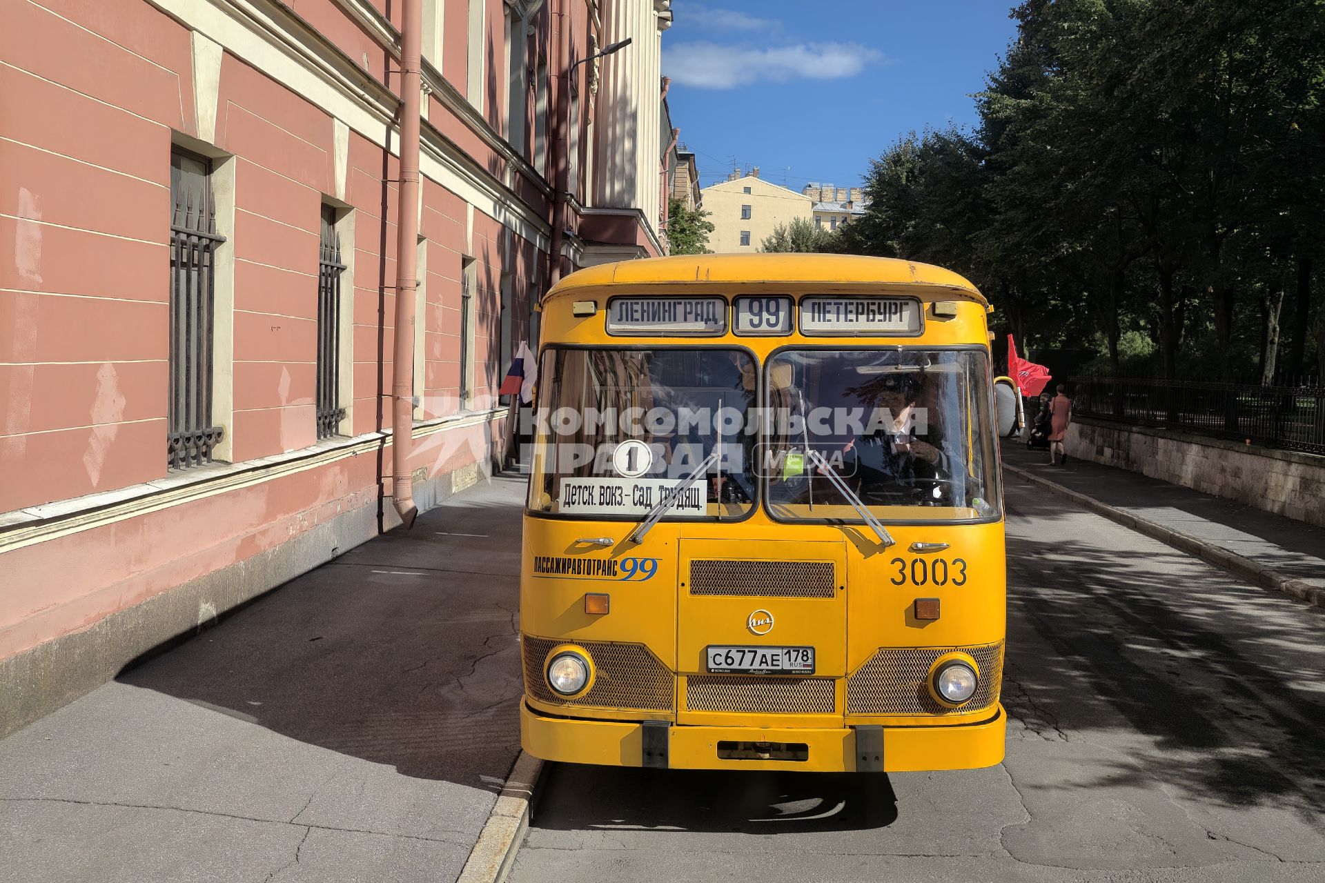 Ретроавтопробег автобусов Ленинградский рейс\" в Санкт-Петербурге