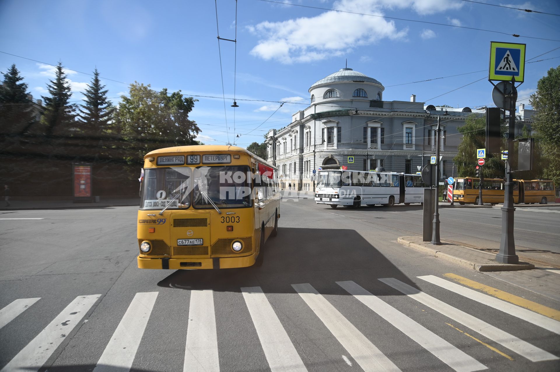 Ретроавтопробег автобусов Ленинградский рейс\" в Санкт-Петербурге
