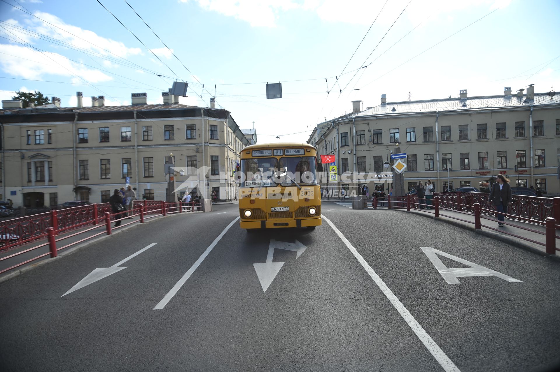 Ретроавтопробег автобусов Ленинградский рейс\" в Санкт-Петербурге