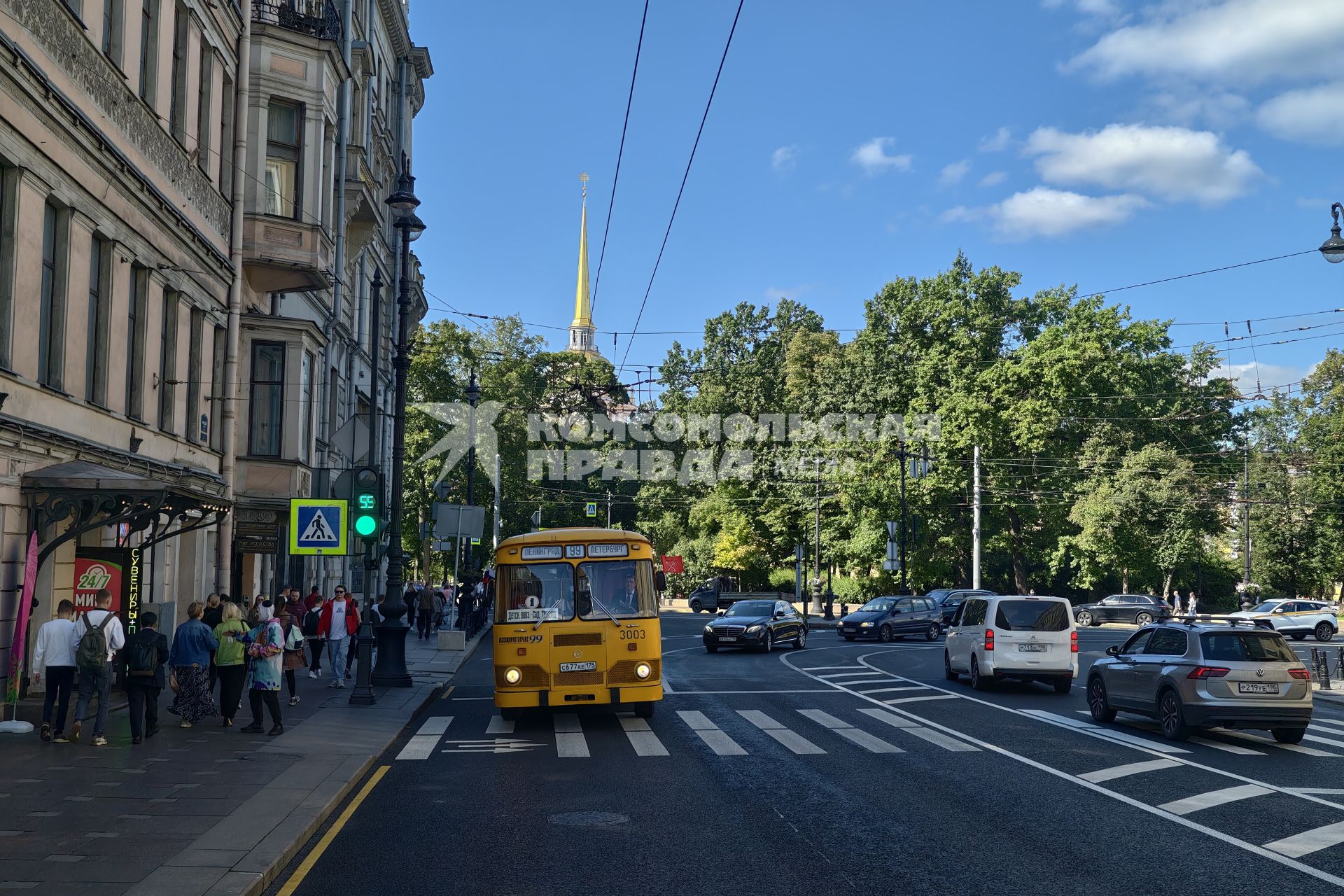 Ретроавтопробег автобусов Ленинградский рейс\" в Санкт-Петербурге