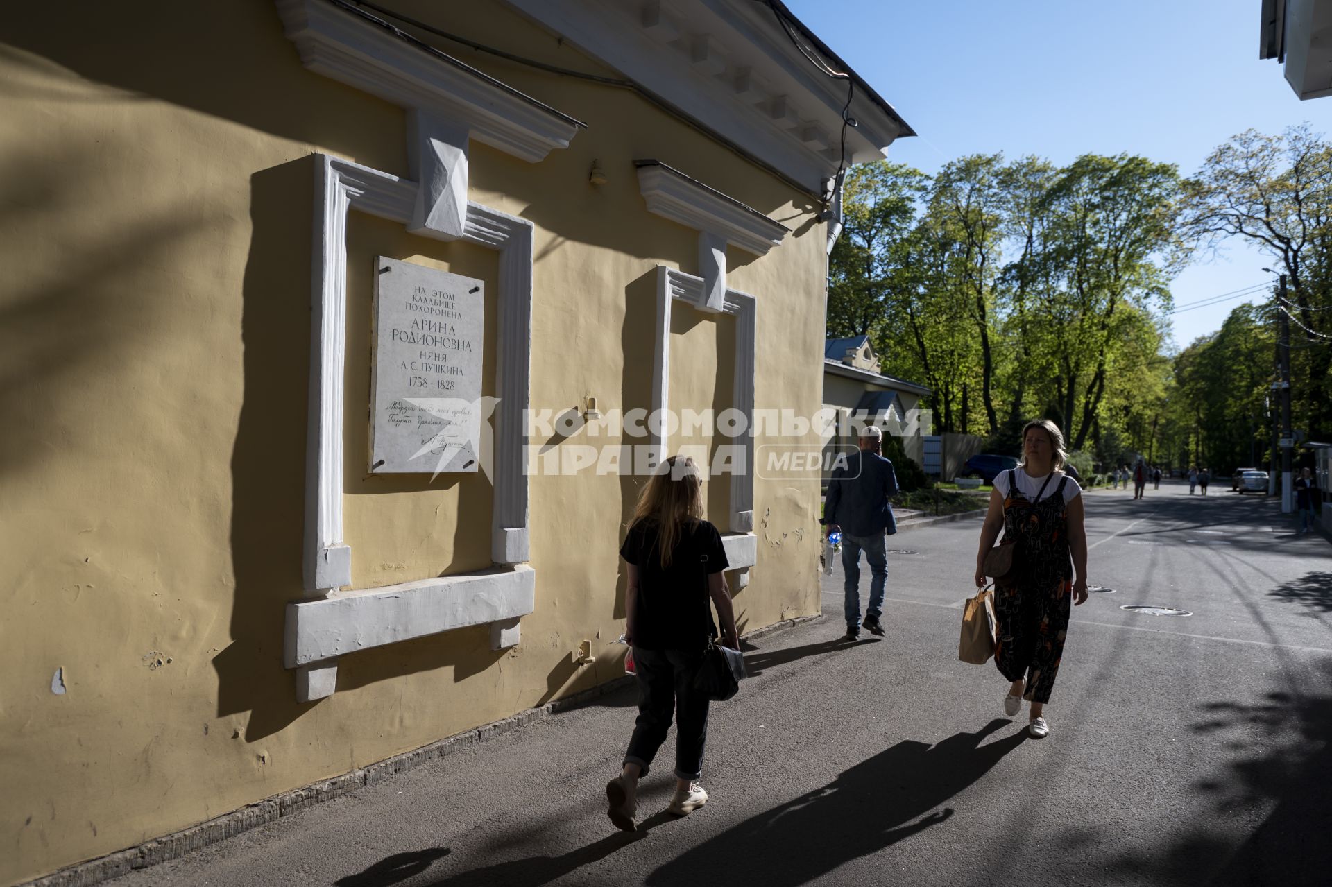 Могила няни Пушкина Арины Родионовны на Смоленском кладбище