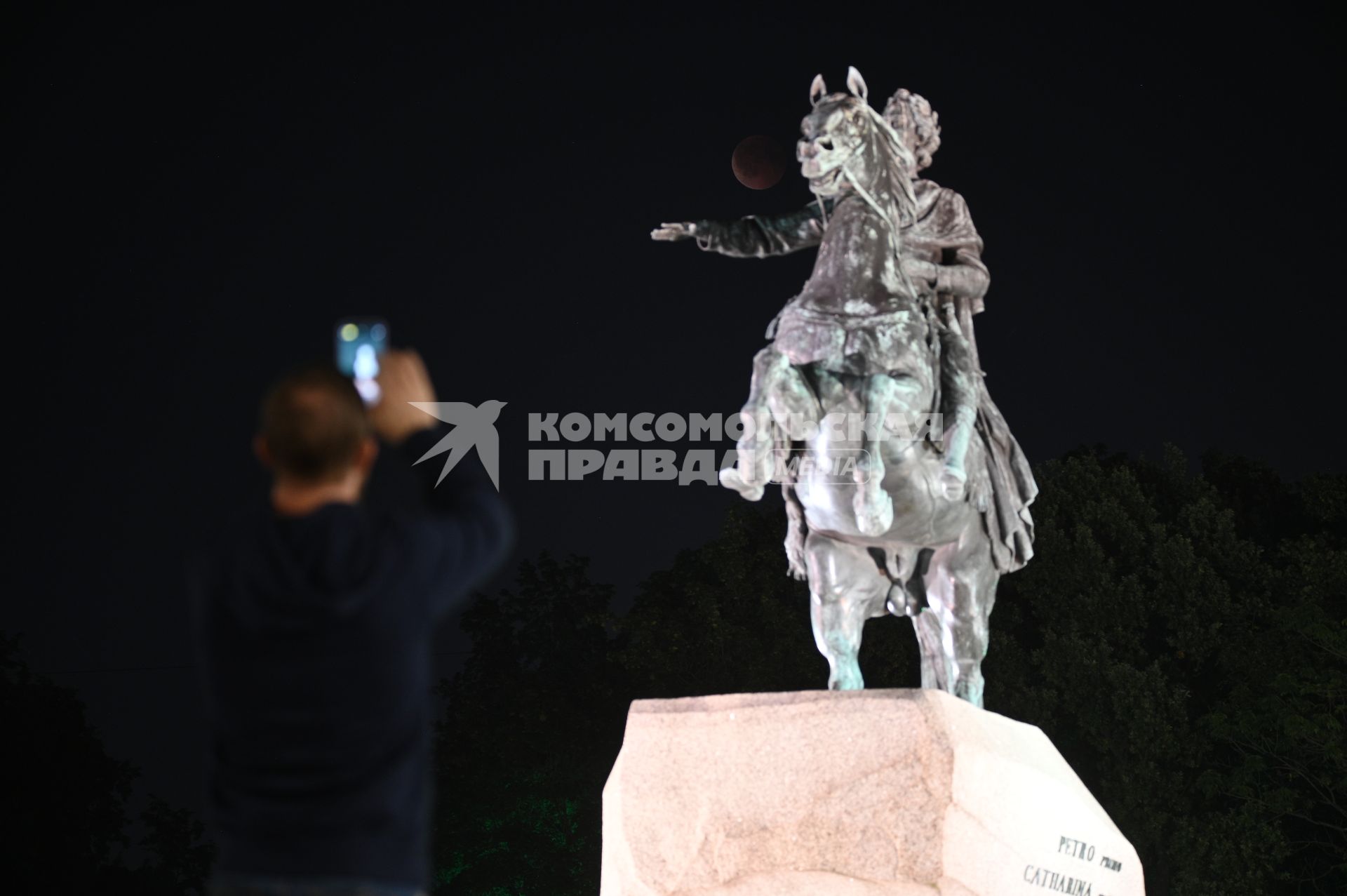 Полное лунное затмение в Санкт-Петербурге