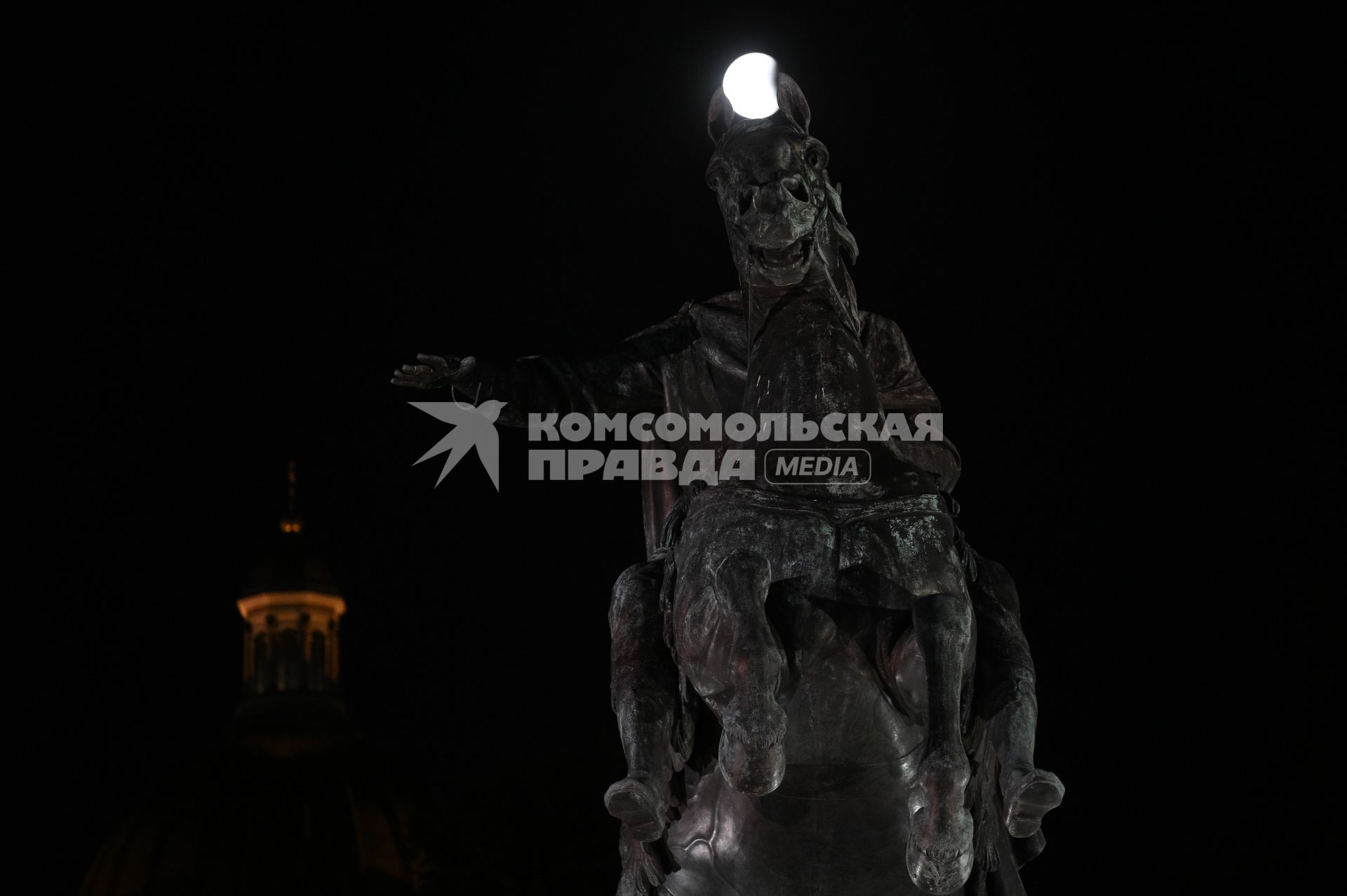 Полное лунное затмение в Санкт-Петербурге
