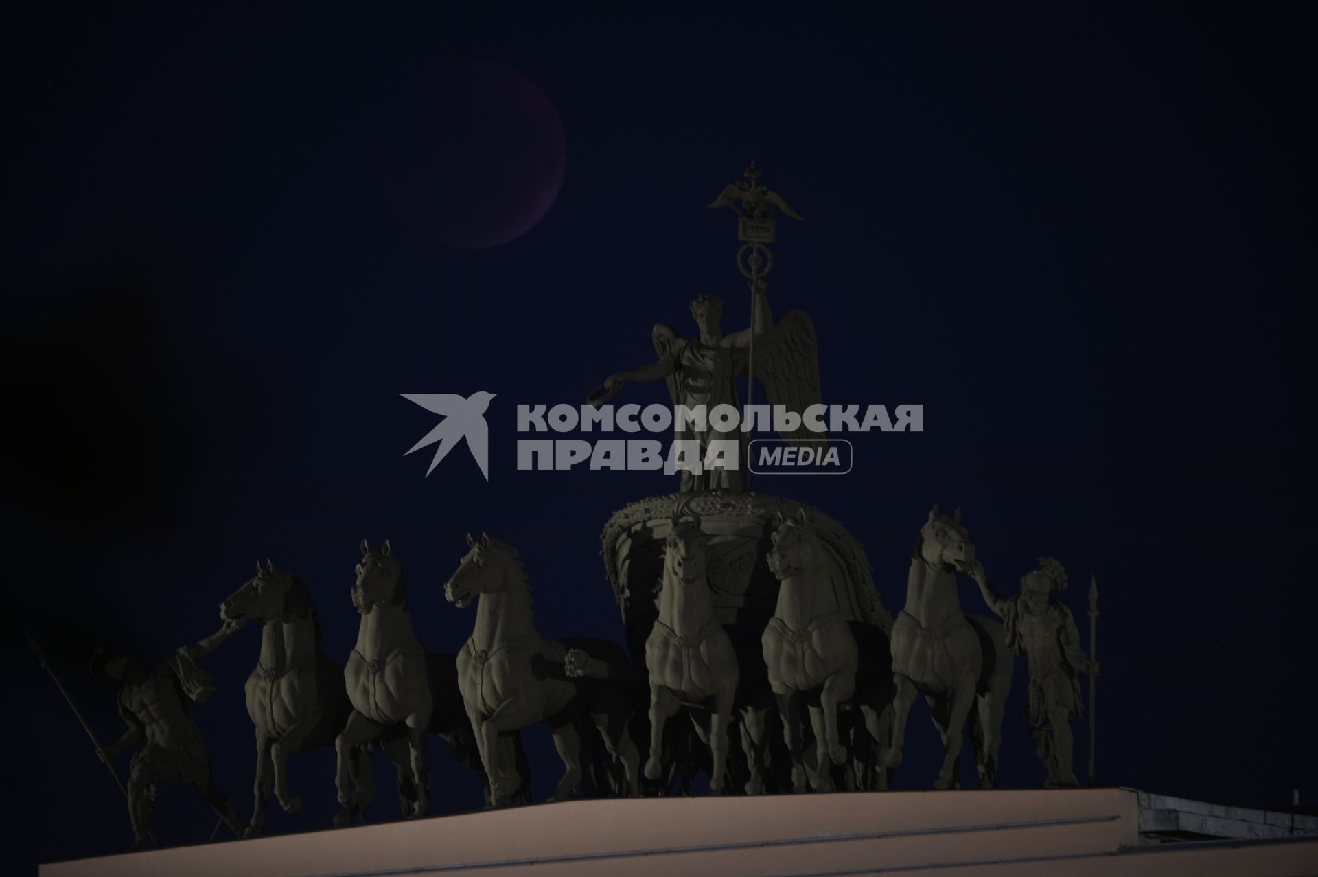 Полное лунное затмение в Санкт-Петербурге