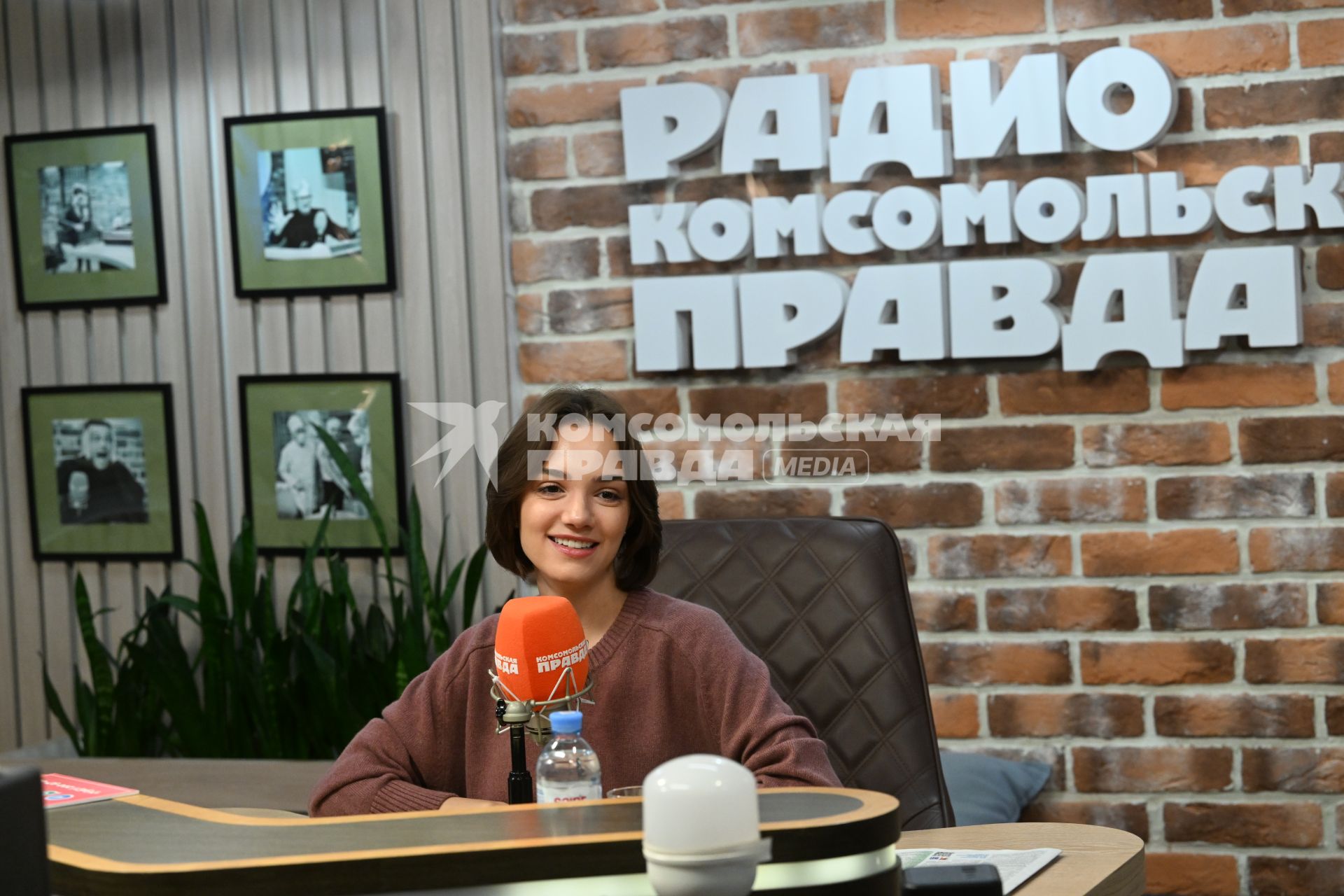 Евгения Медведева на радиостанции Комсомольская правда