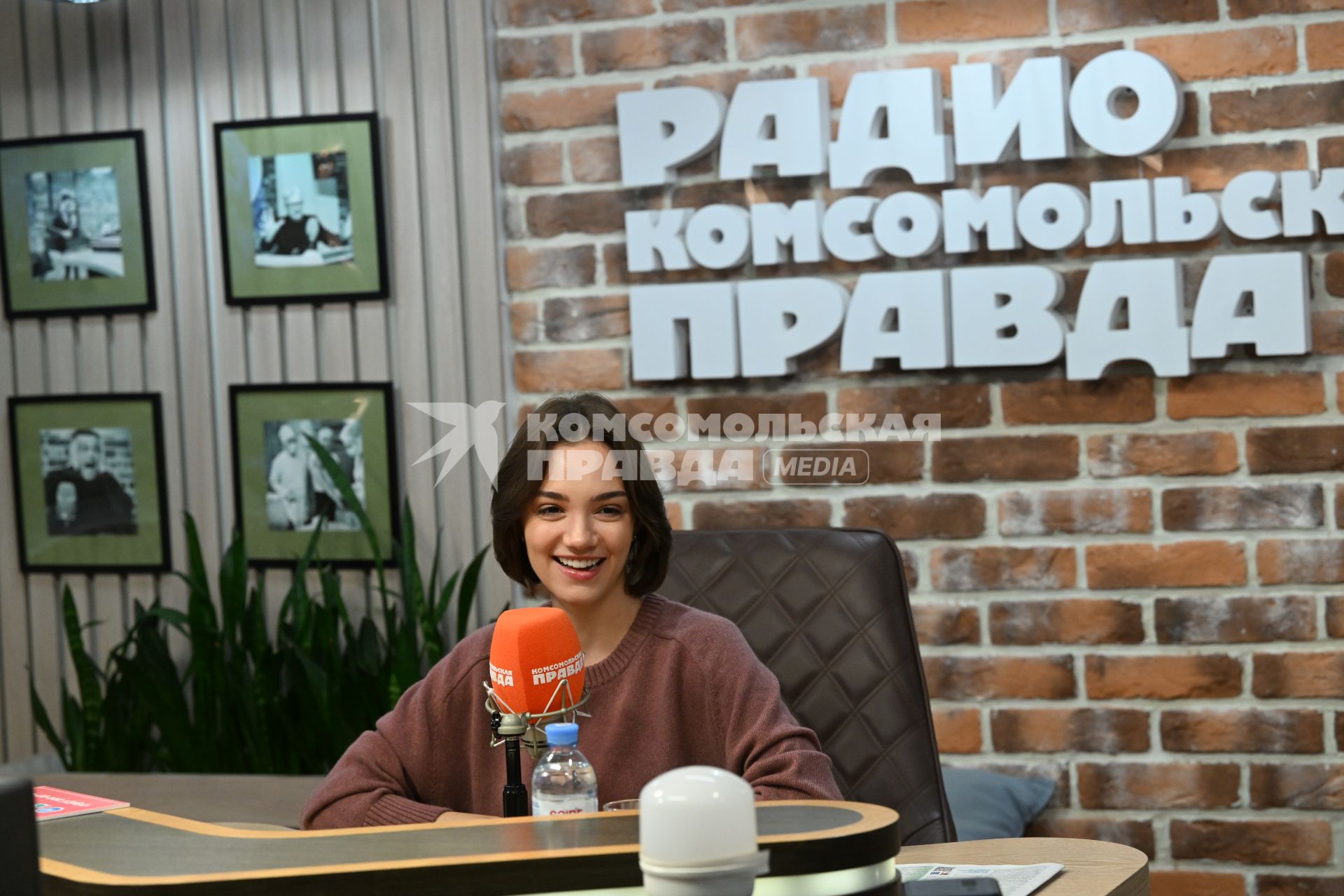 Евгения Медведева на радиостанции Комсомольская правда