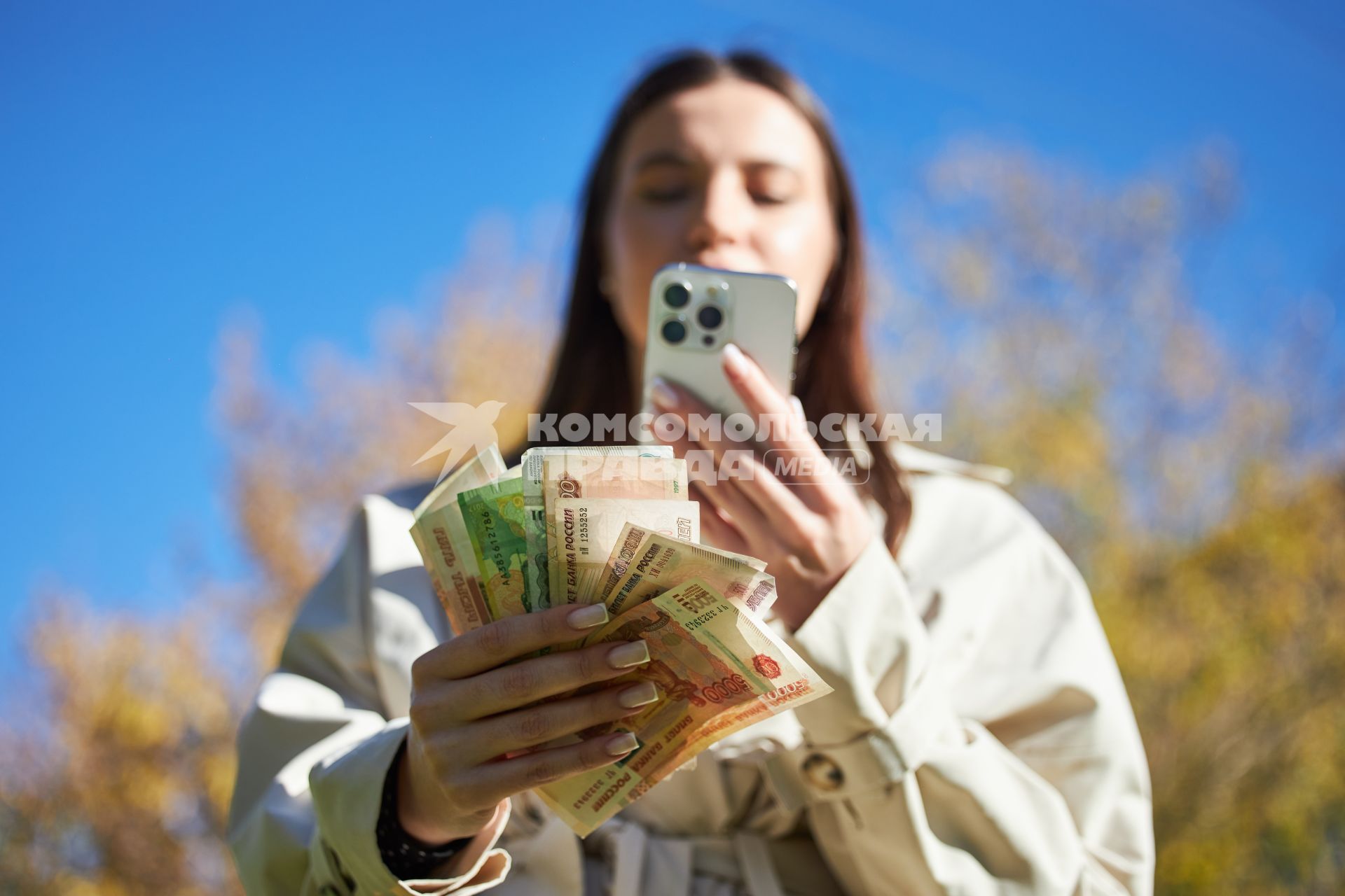 Девушка с деньгами