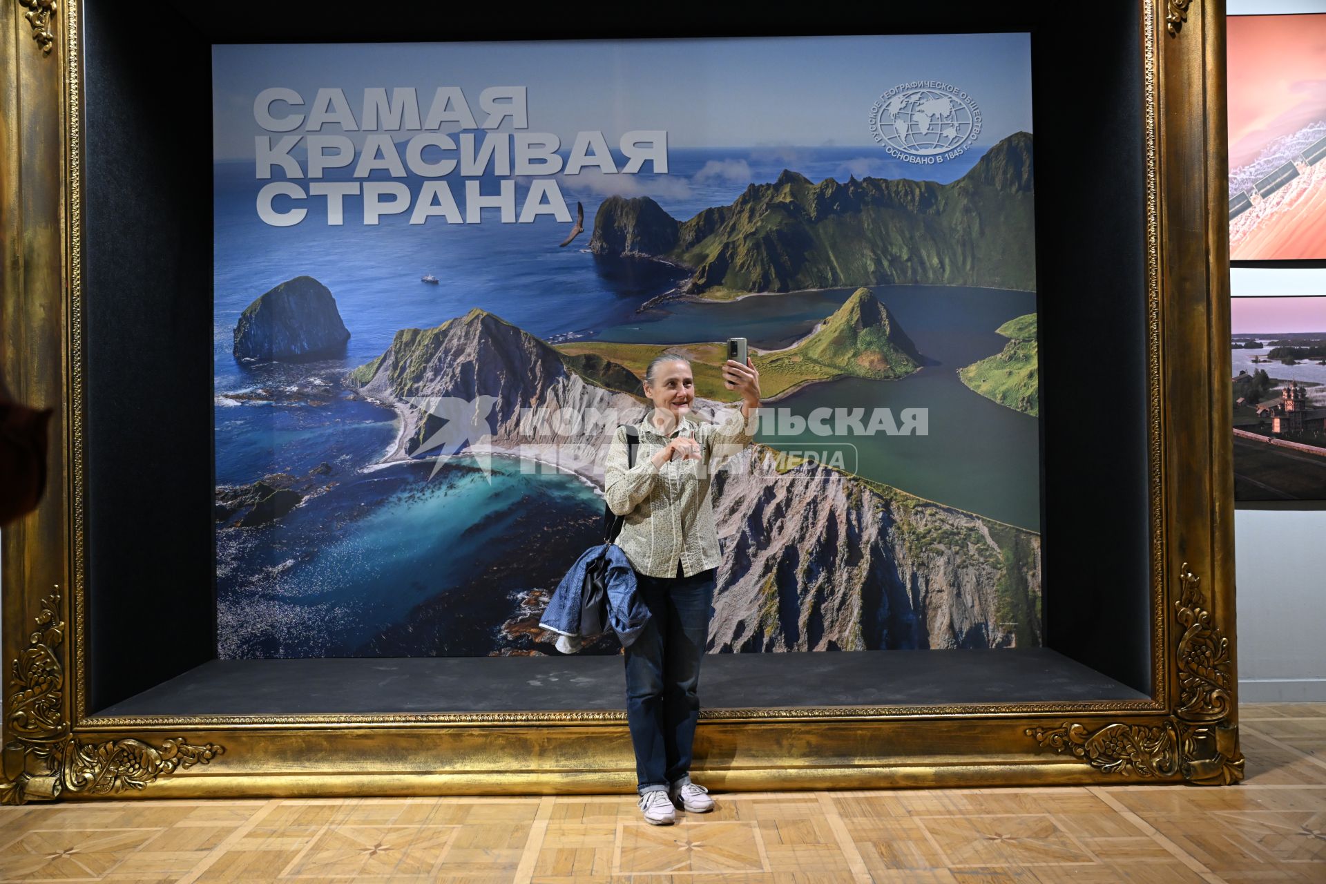 XI Международная фотовыставка Самая красивая страна\" в Новой Третьяковке
