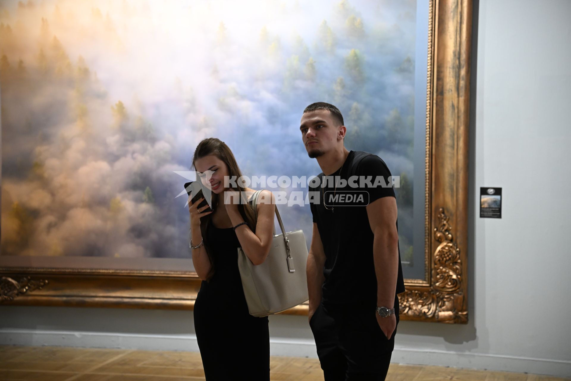 XI Международная фотовыставка Самая красивая страна\" в Новой Третьяковке