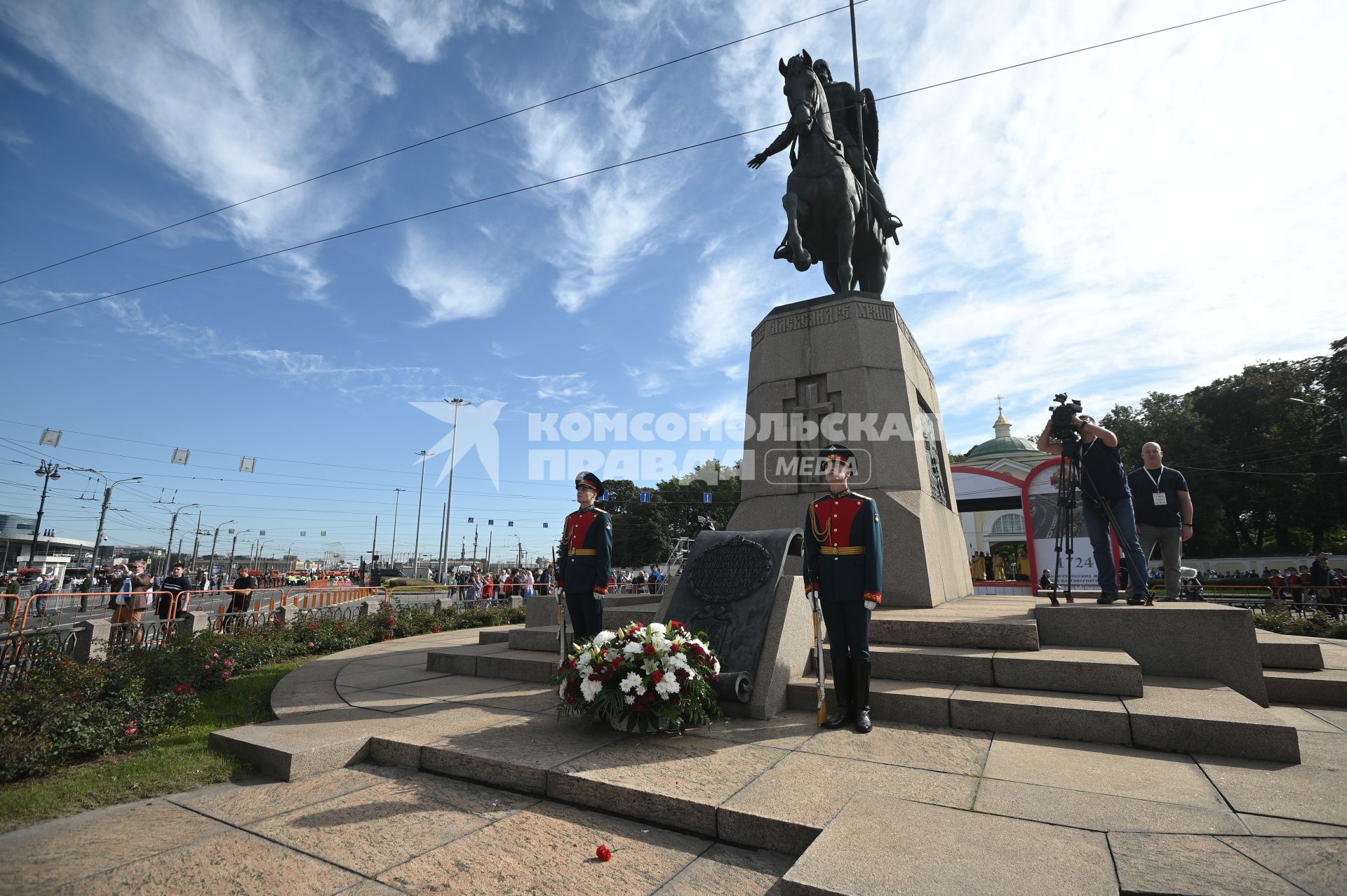 Водный крестный ход от крепости Орешек в Санкст-Петербург