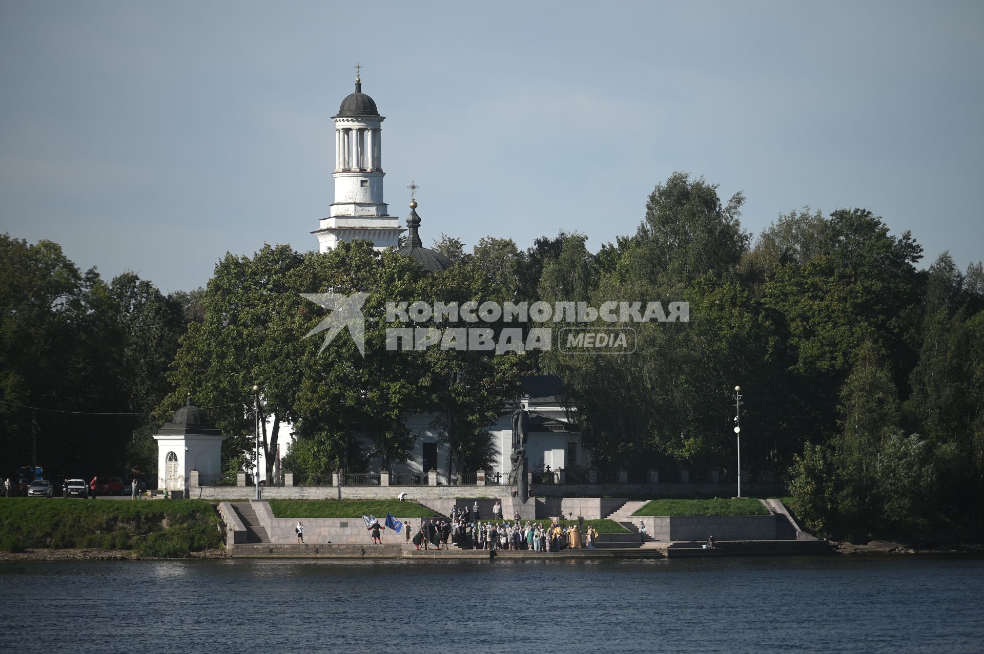 Водный крестный ход от крепости Орешек в Санкст-Петербург