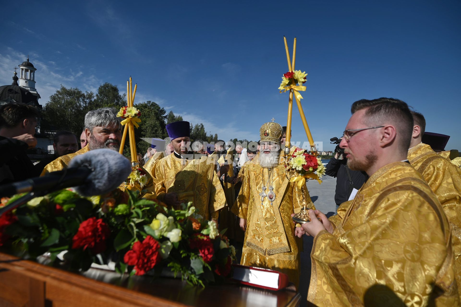 Водный крестный ход от крепости Орешек в Санкст-Петербург