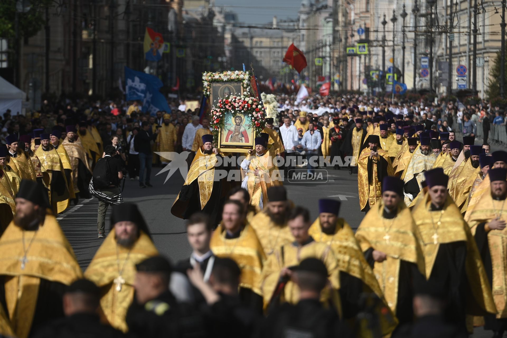 Водный крестный ход от крепости Орешек в Санкст-Петербург