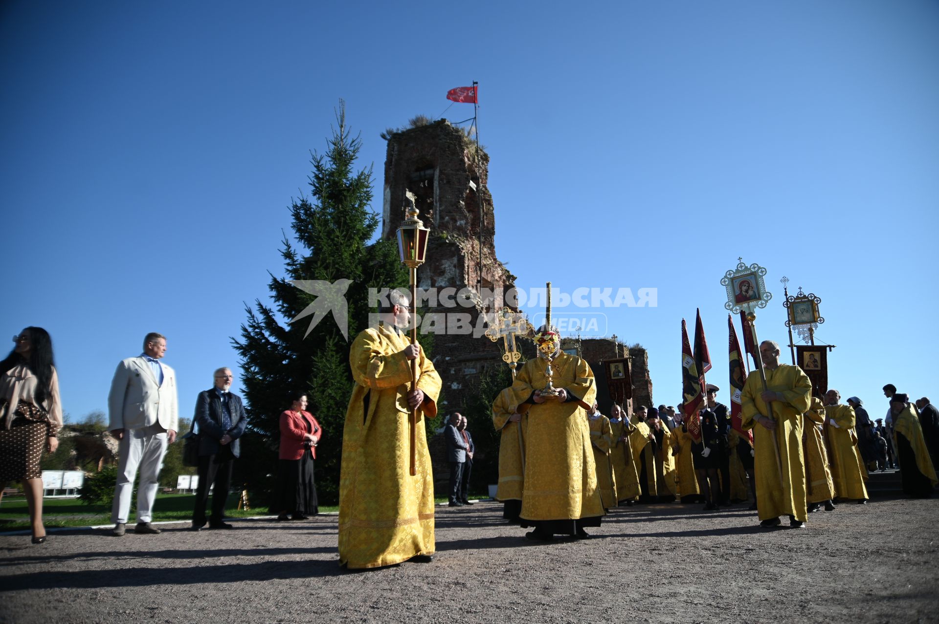 Водный крестный ход от крепости Орешек в Санкст-Петербург