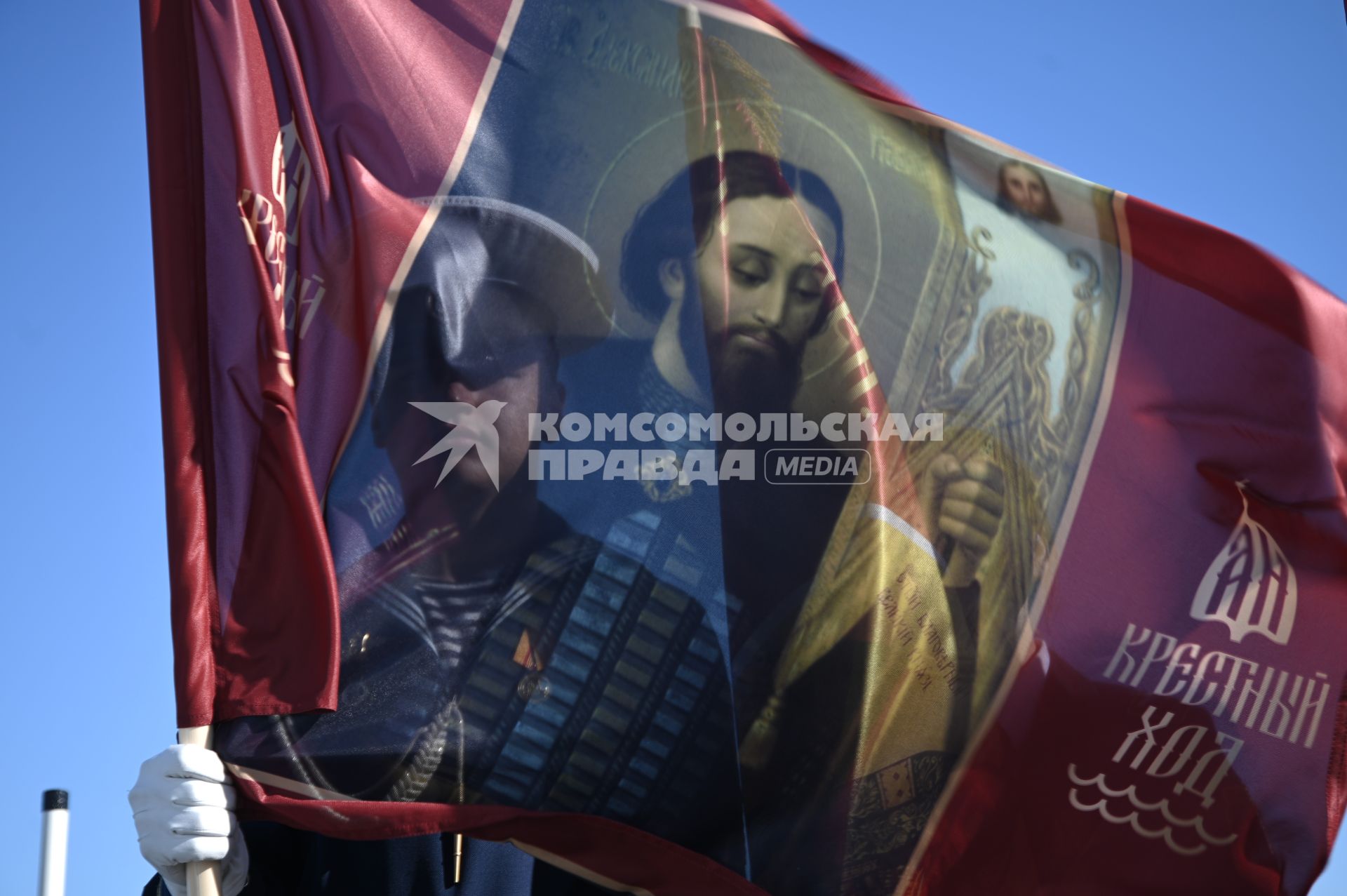 Водный крестный ход от крепости Орешек в Санкст-Петербург