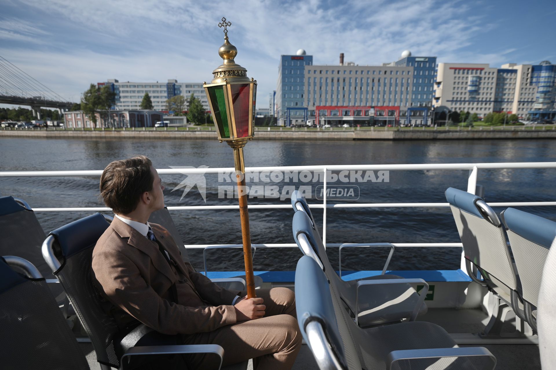 Водный крестный ход от крепости Орешек в Санкст-Петербург