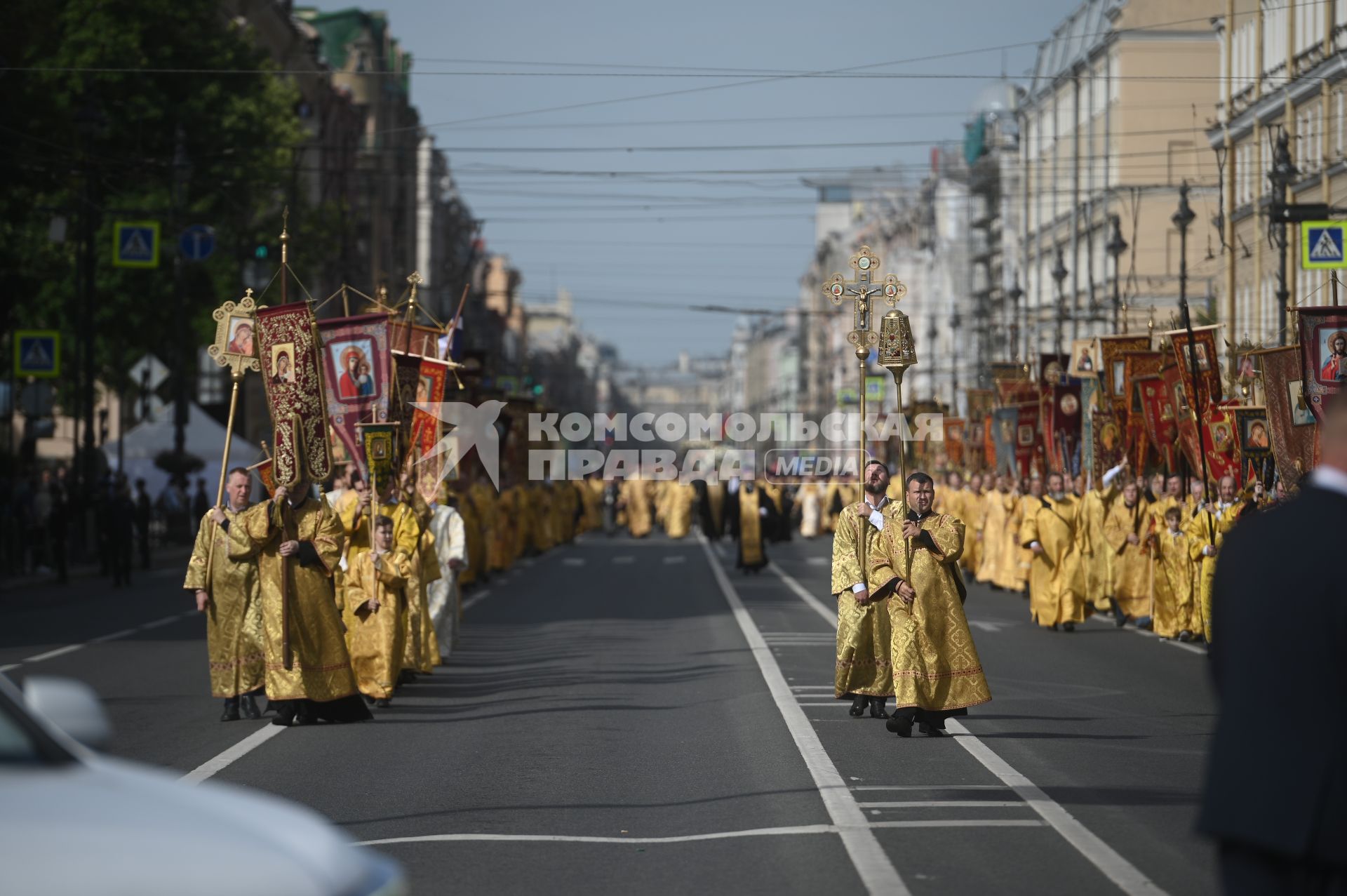 Водный крестный ход от крепости Орешек в Санкст-Петербург