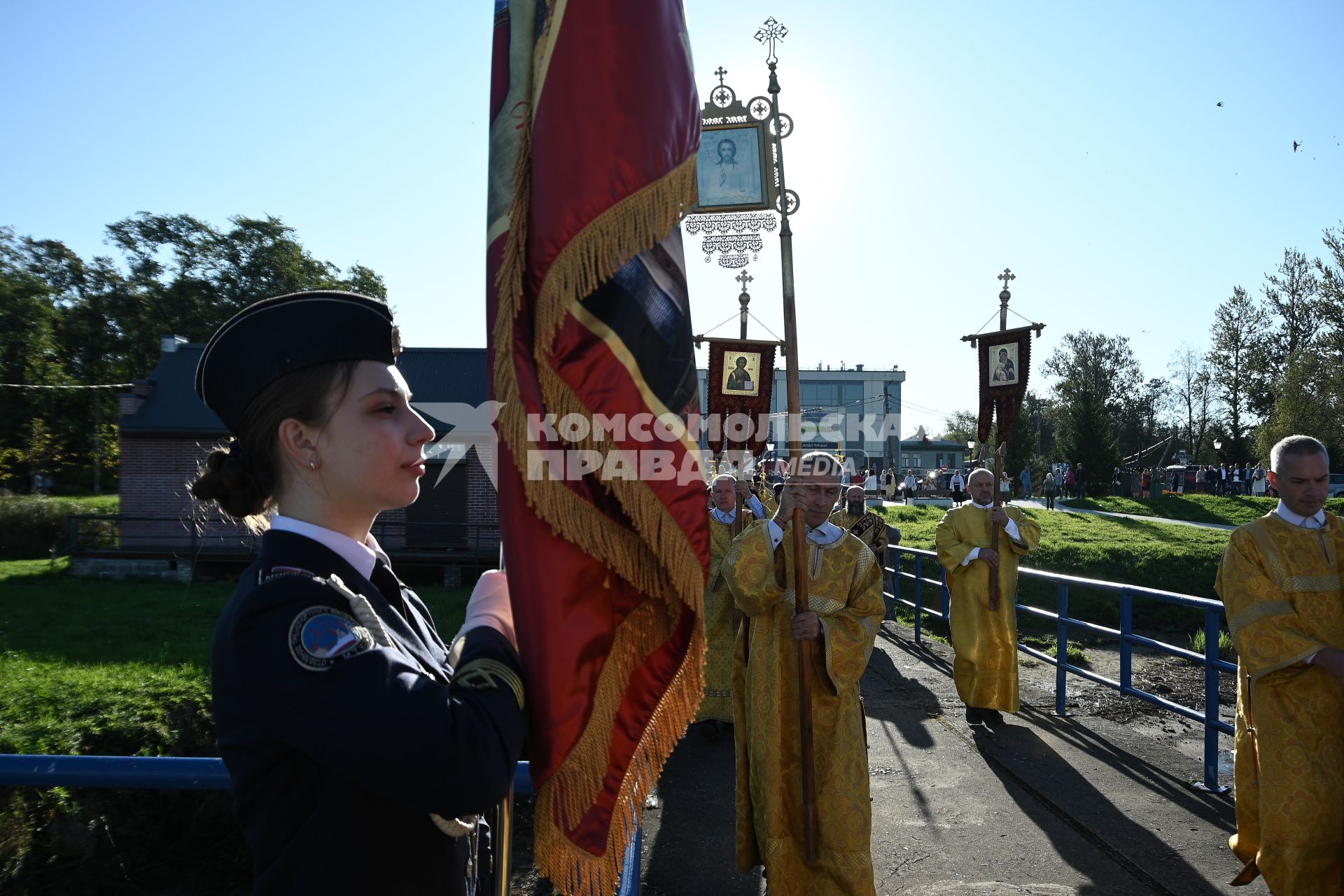 Водный крестный ход от крепости Орешек в Санкст-Петербург
