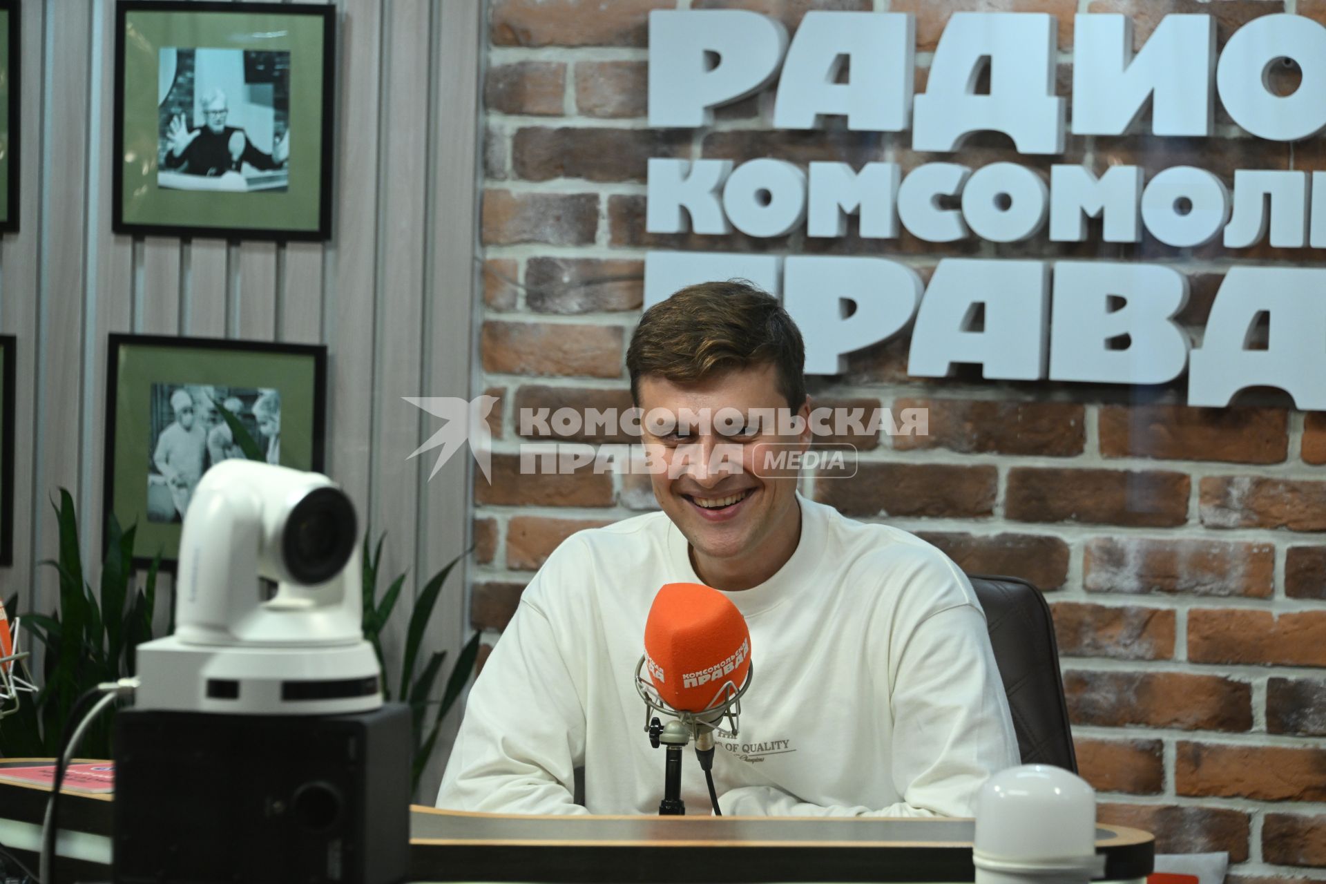Александр Энберт на радиостанции Комсомольская правда\"