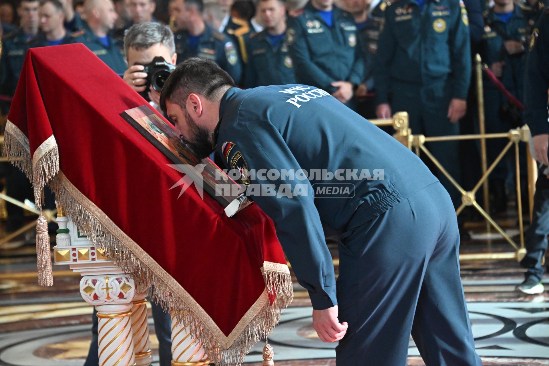 Молебен  честь иконы Божией Матери Неопалимая Купина\" в храме Христа Спасителя