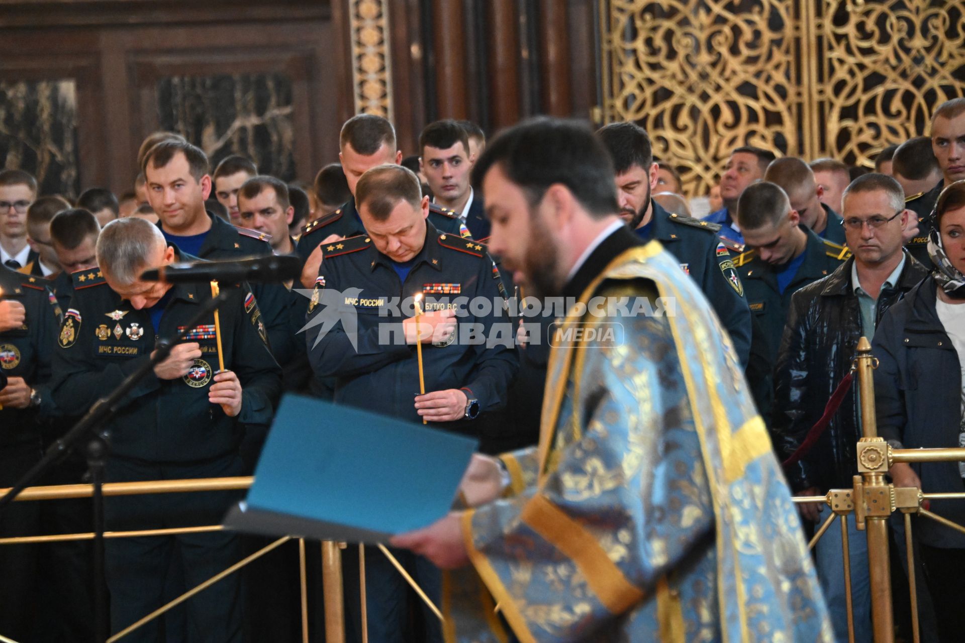Молебен  честь иконы Божией Матери Неопалимая Купина\" в храме Христа Спасителя