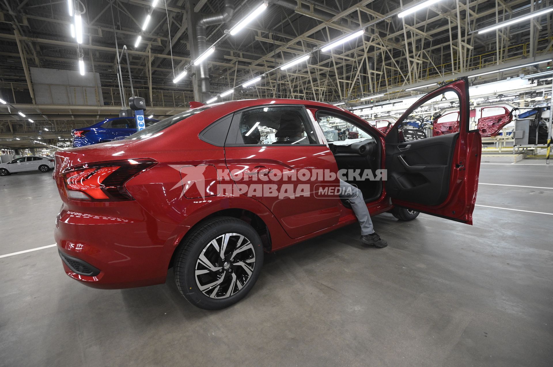 На автозаводе Санкт-Петербург запустили сборку автомобилей Лада Искра