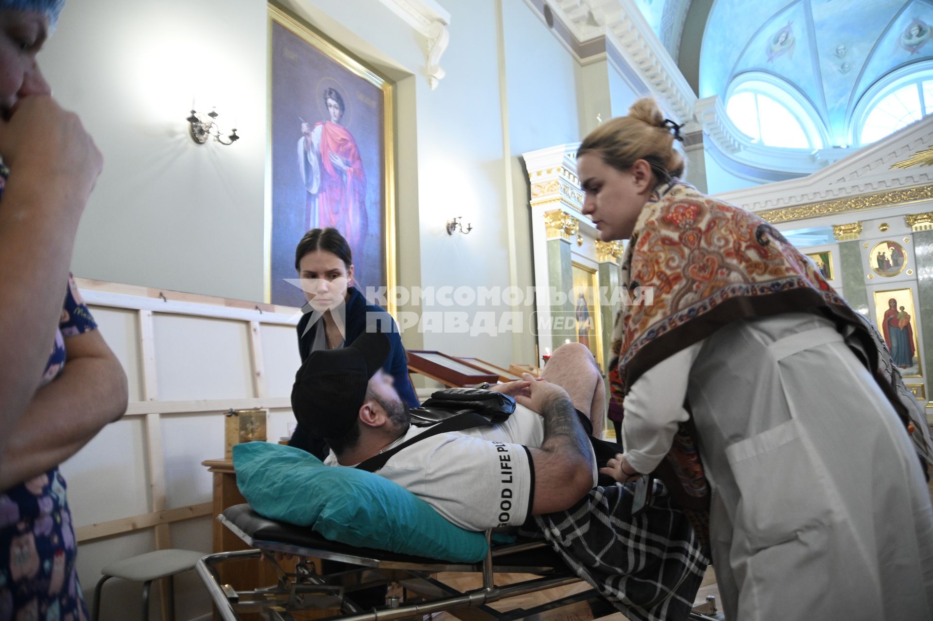 Принесение мощей святого Луки в Мариинскую больницу Санкт-Петербурга