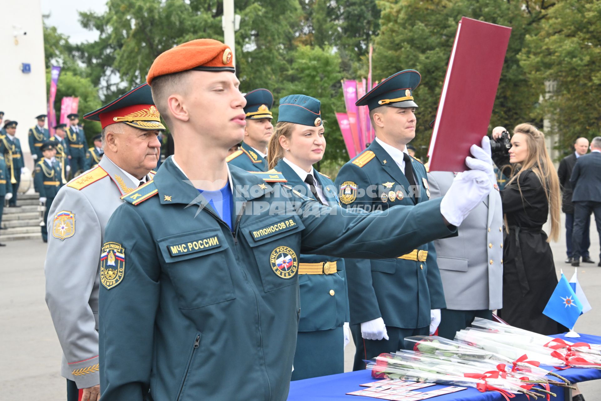 Церемония принятия присяги курсантами Академии Государственной противопожарной службы МЧС России на ВДНХ