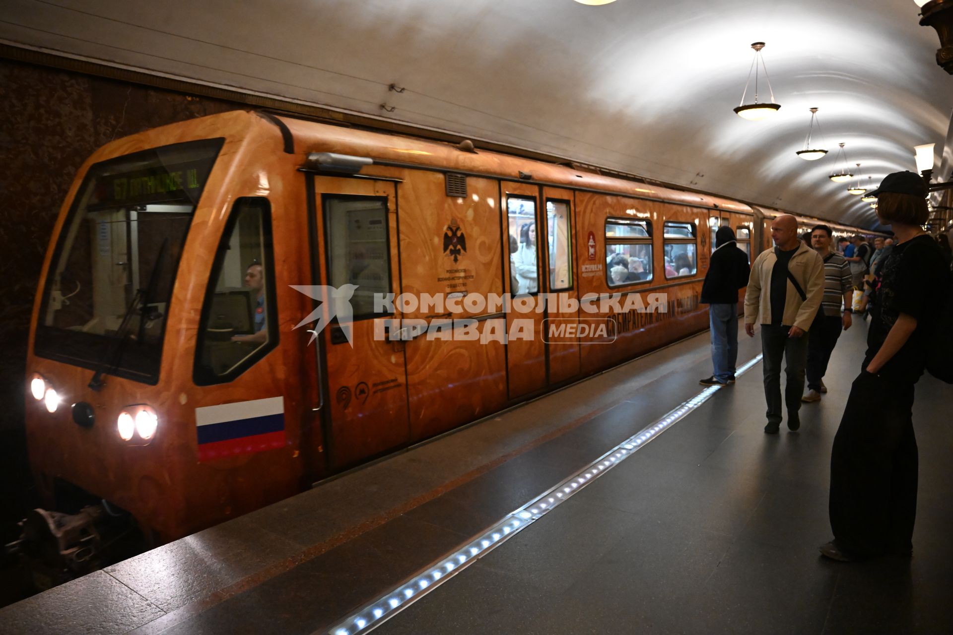 Тематический поезд \"Собиратели земли русской\" в метро Москвы