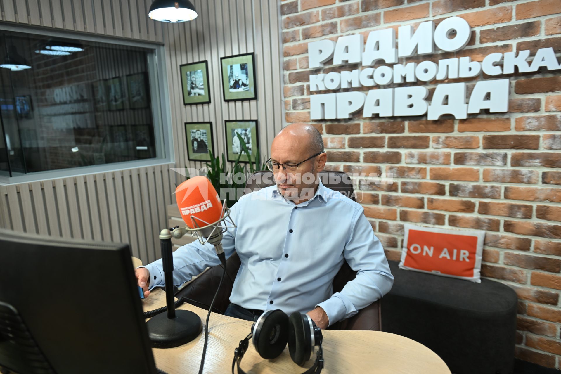 Владимир Семенов на радиостанции Комсомольская правда\"